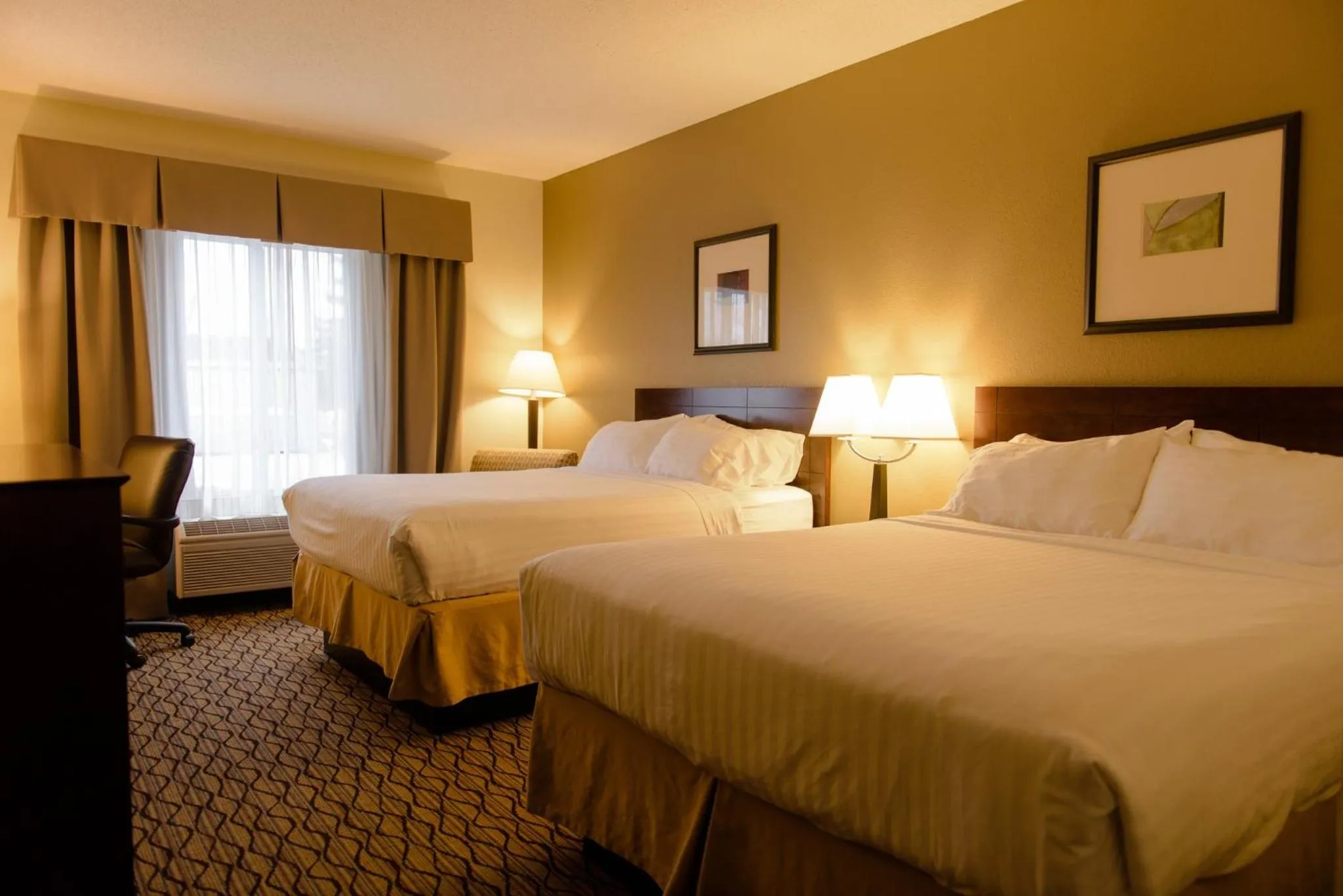 Photo of the whole room, Bed in Holiday Inn Express & Suites Superior by IHG