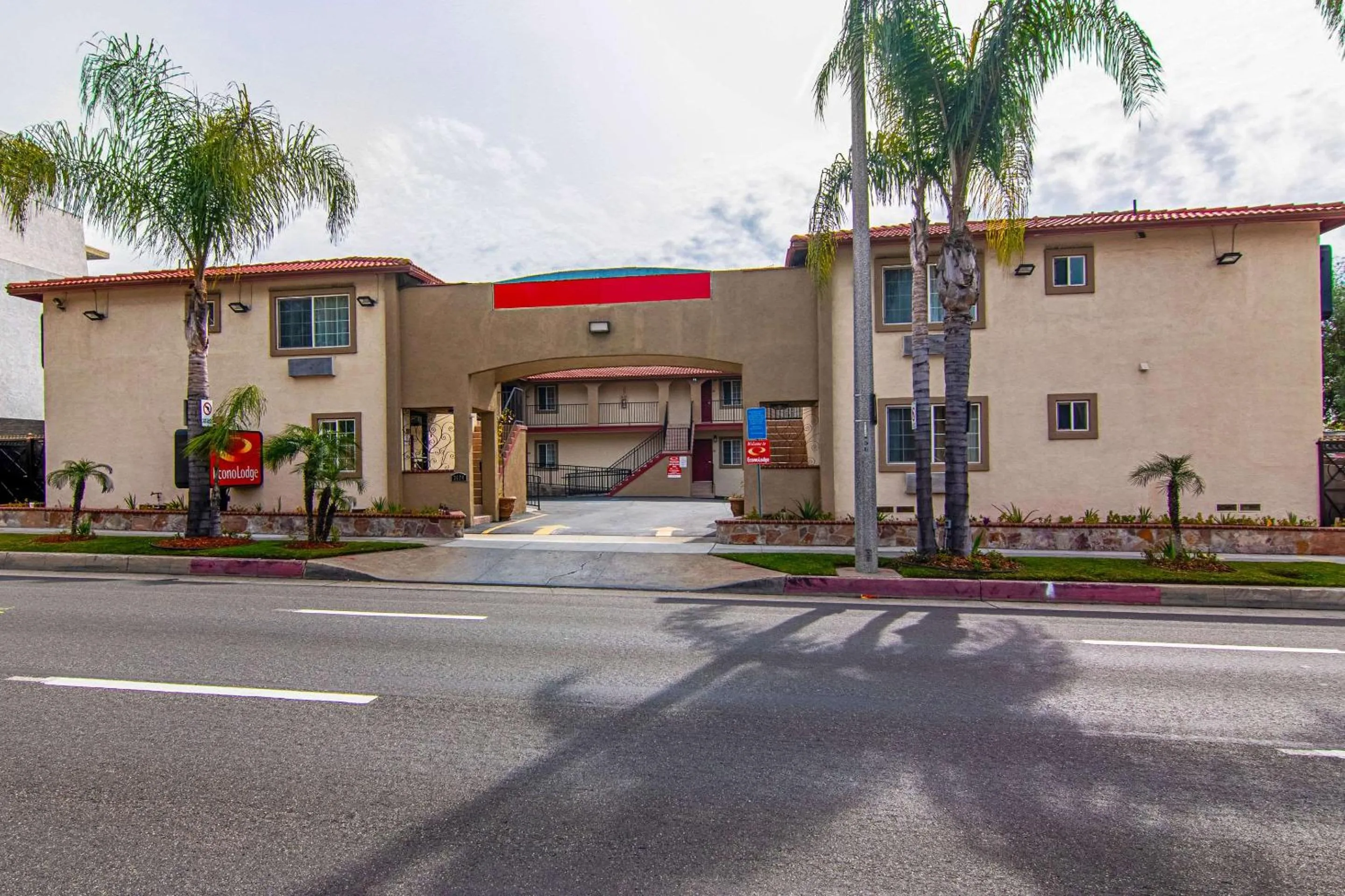 Property building in Econo Lodge Long Beach I-405