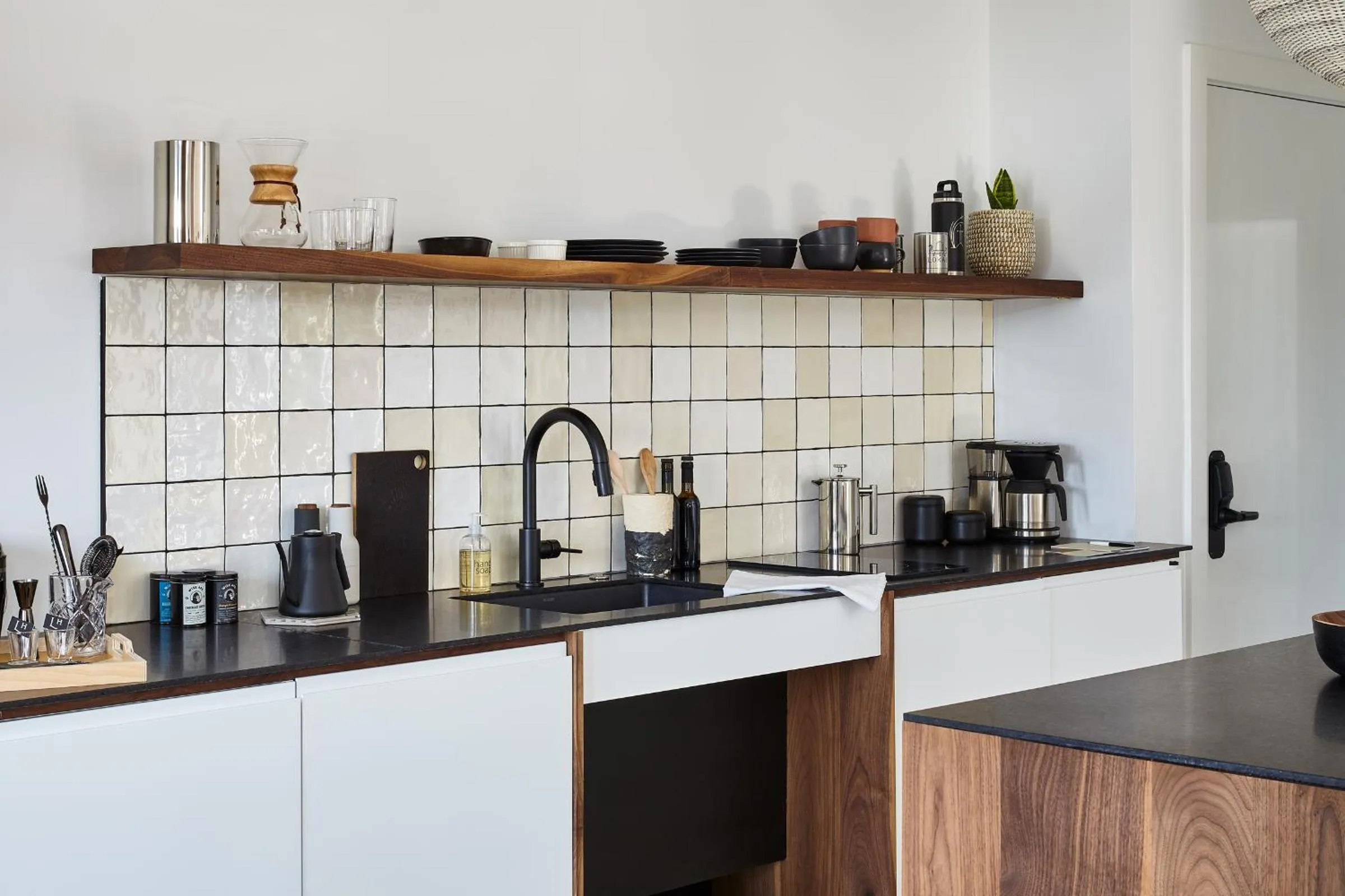 Coffee/tea facilities in Lokal Hotel Cape May