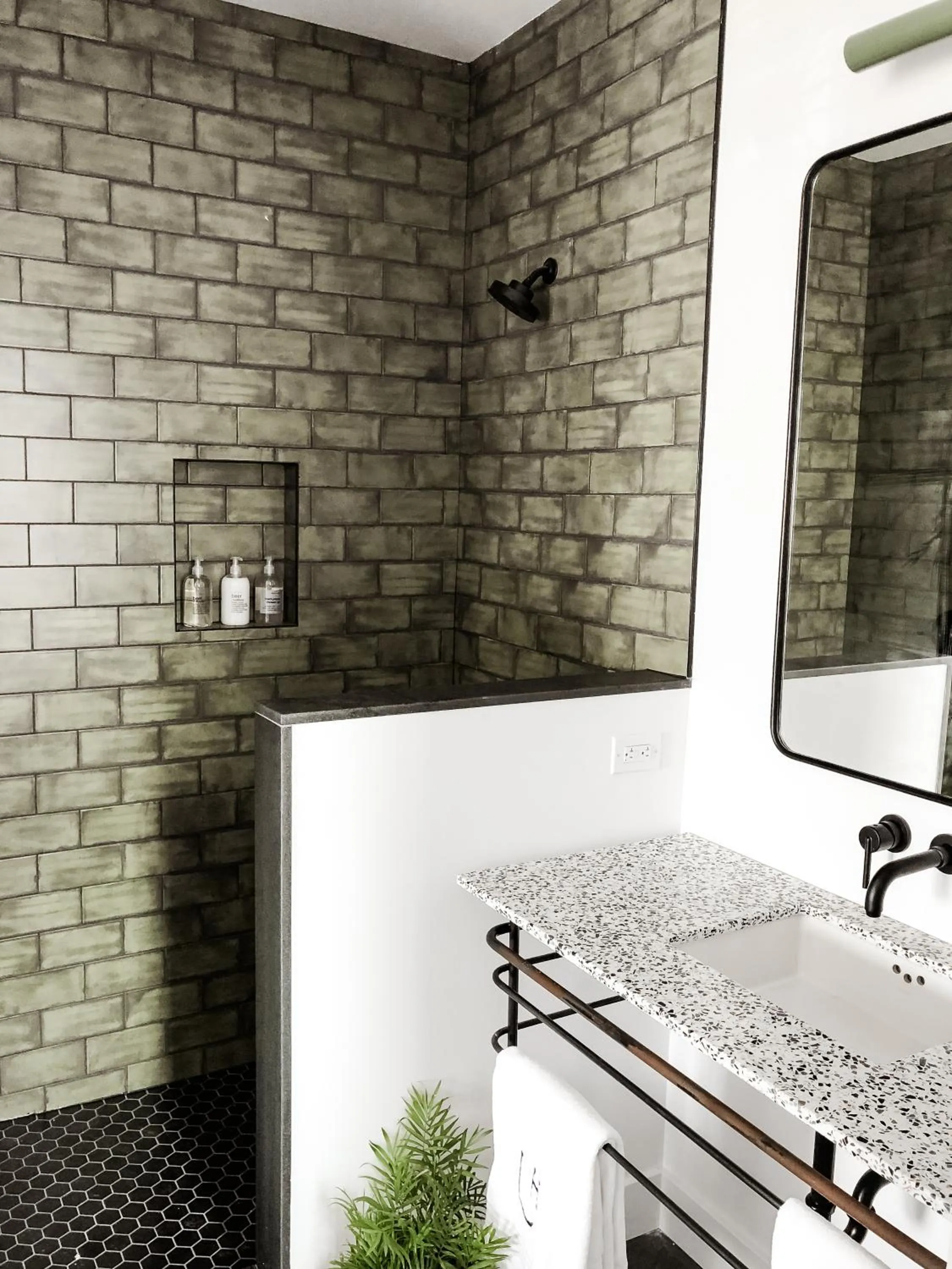 Shower in Lokal Hotel Cape May