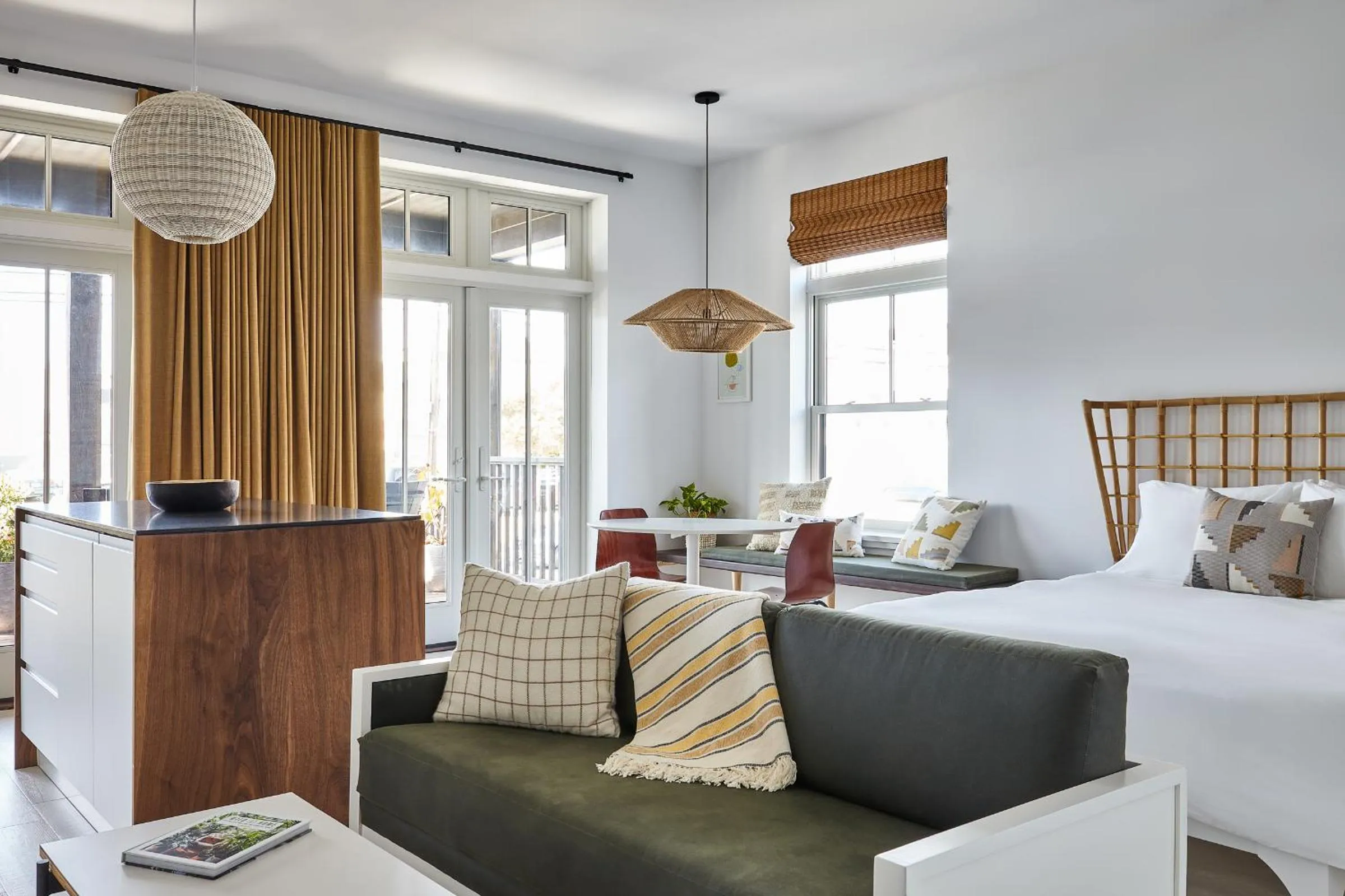 Living room, Bed in Lokal Hotel Cape May