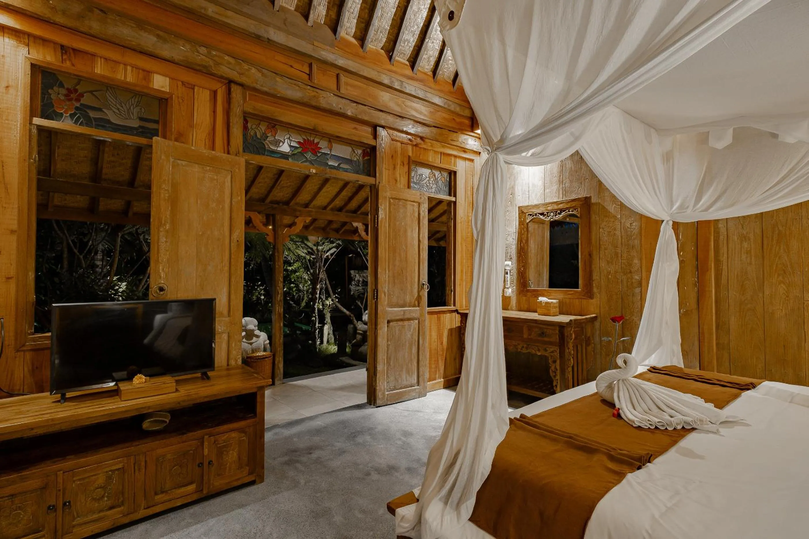 Bed in Moringa Ubud Villa