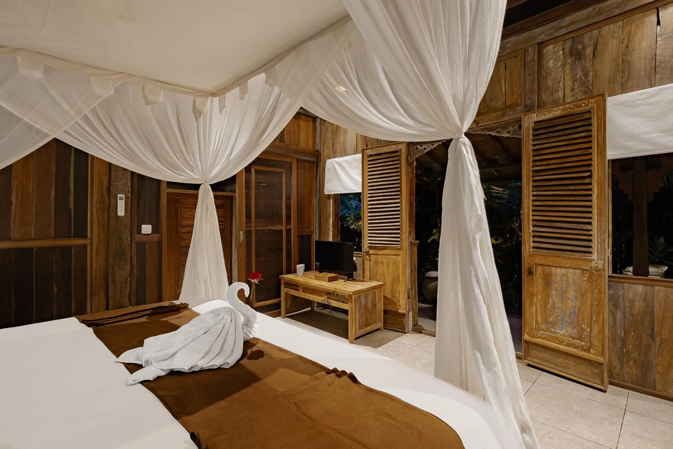 Bed in Moringa Ubud Villa