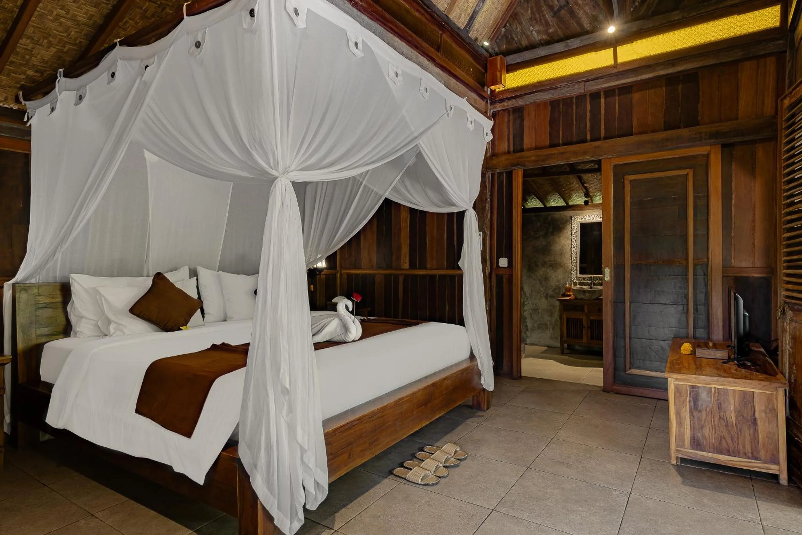 Bed in Moringa Ubud Villa