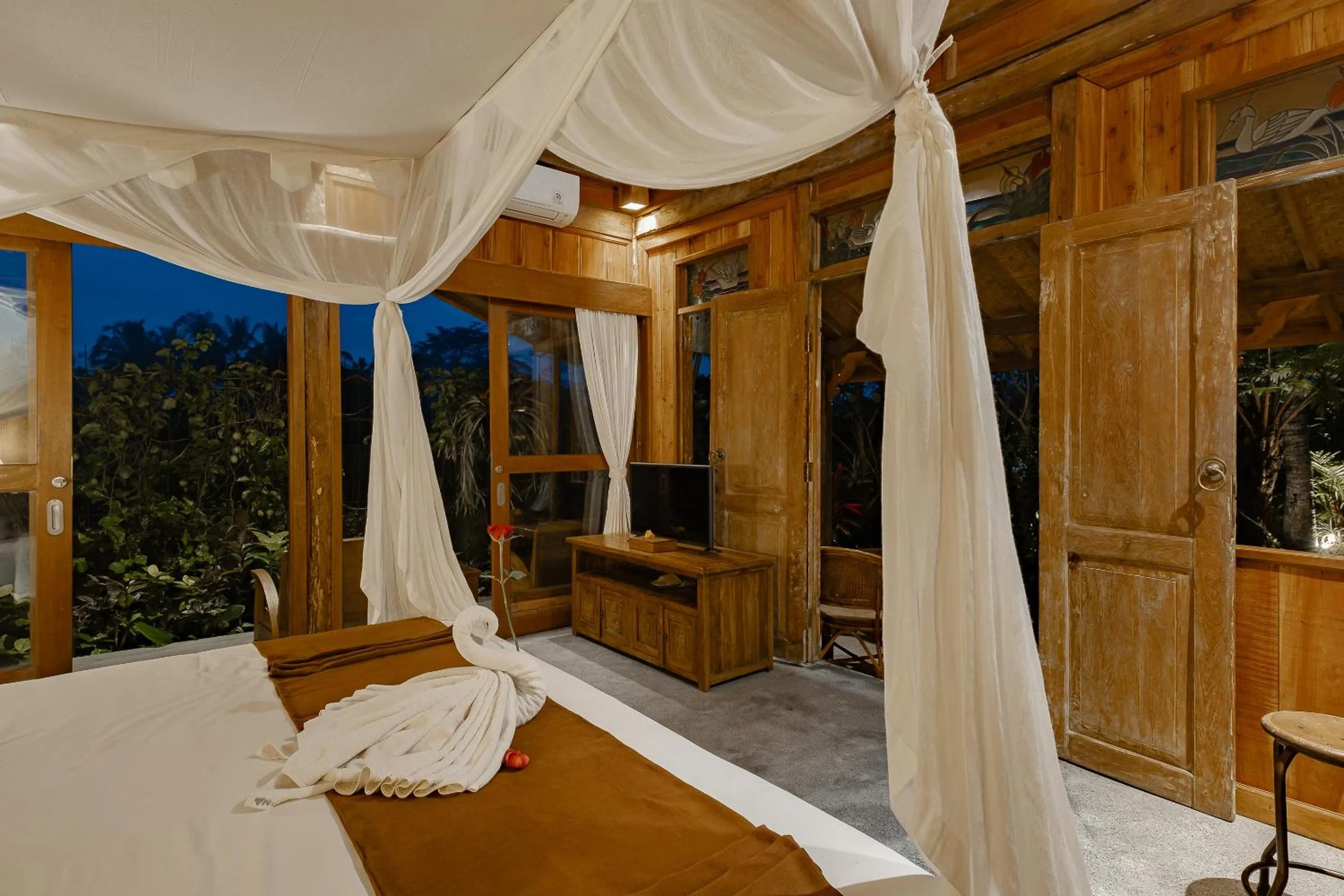 Bed in Moringa Ubud Villa