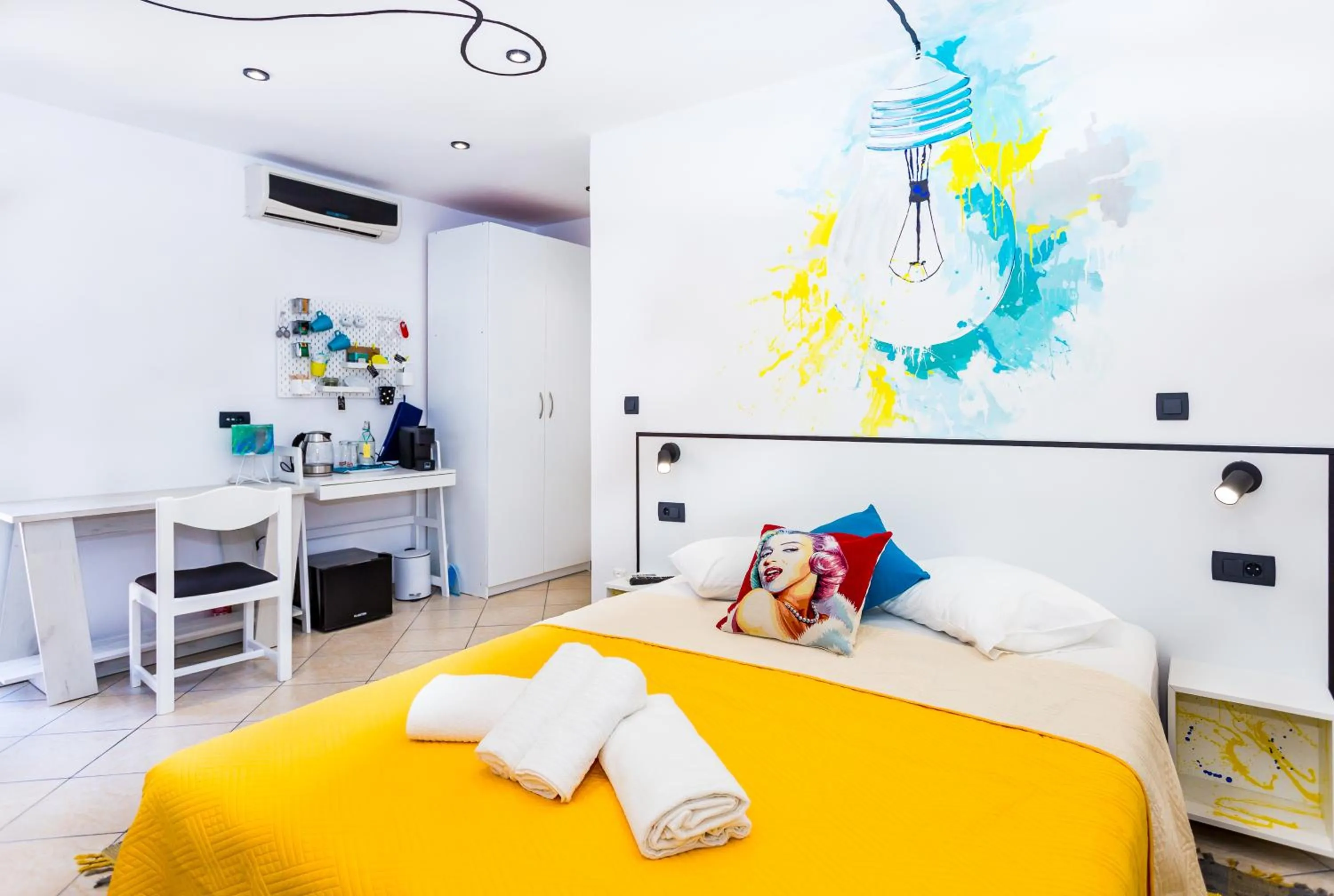 Photo of the whole room, Bed in MiMa's Rooms