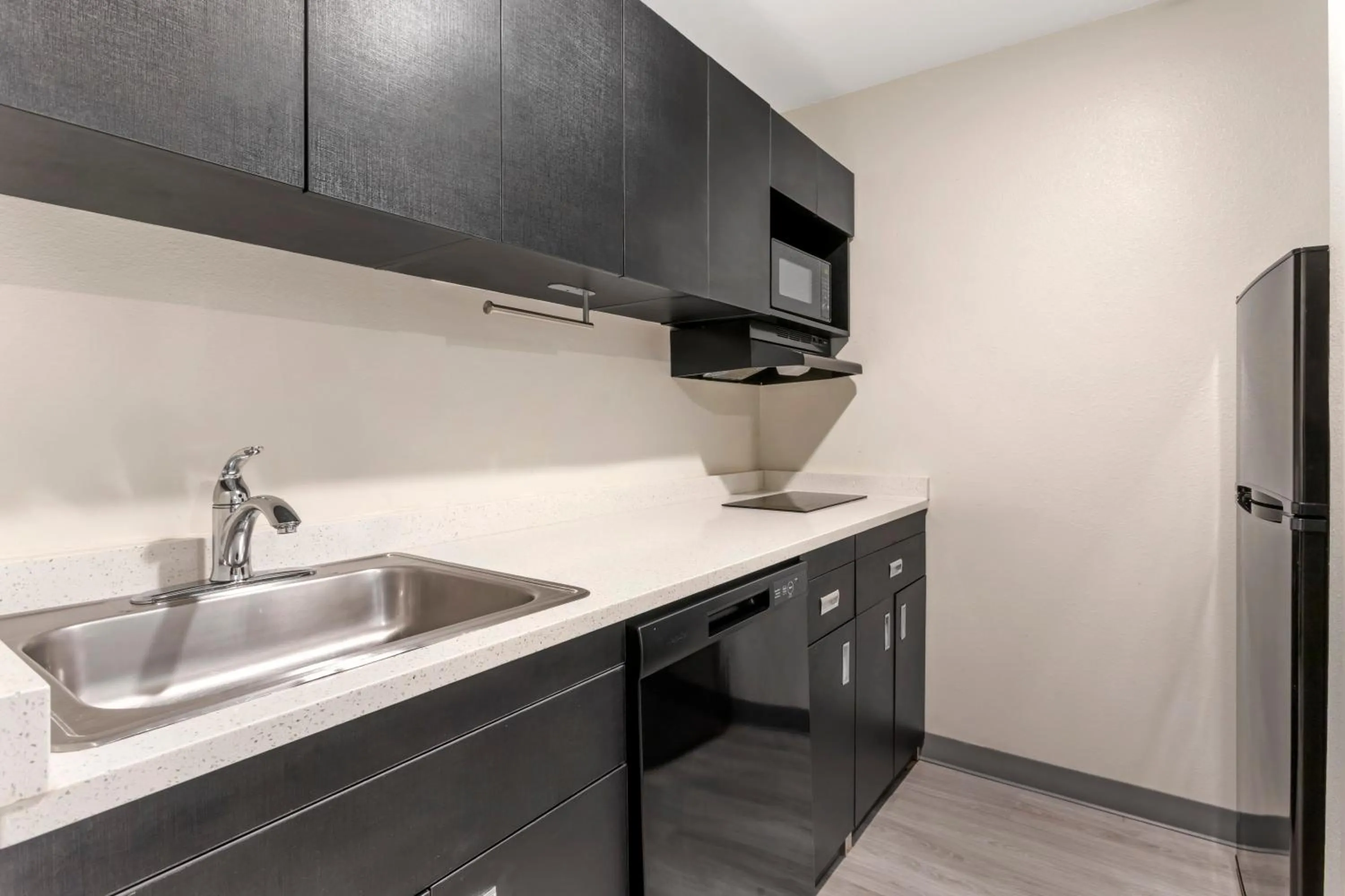 Kitchen or kitchenette in MainStay Suites Little Rock West Near Medical Centers