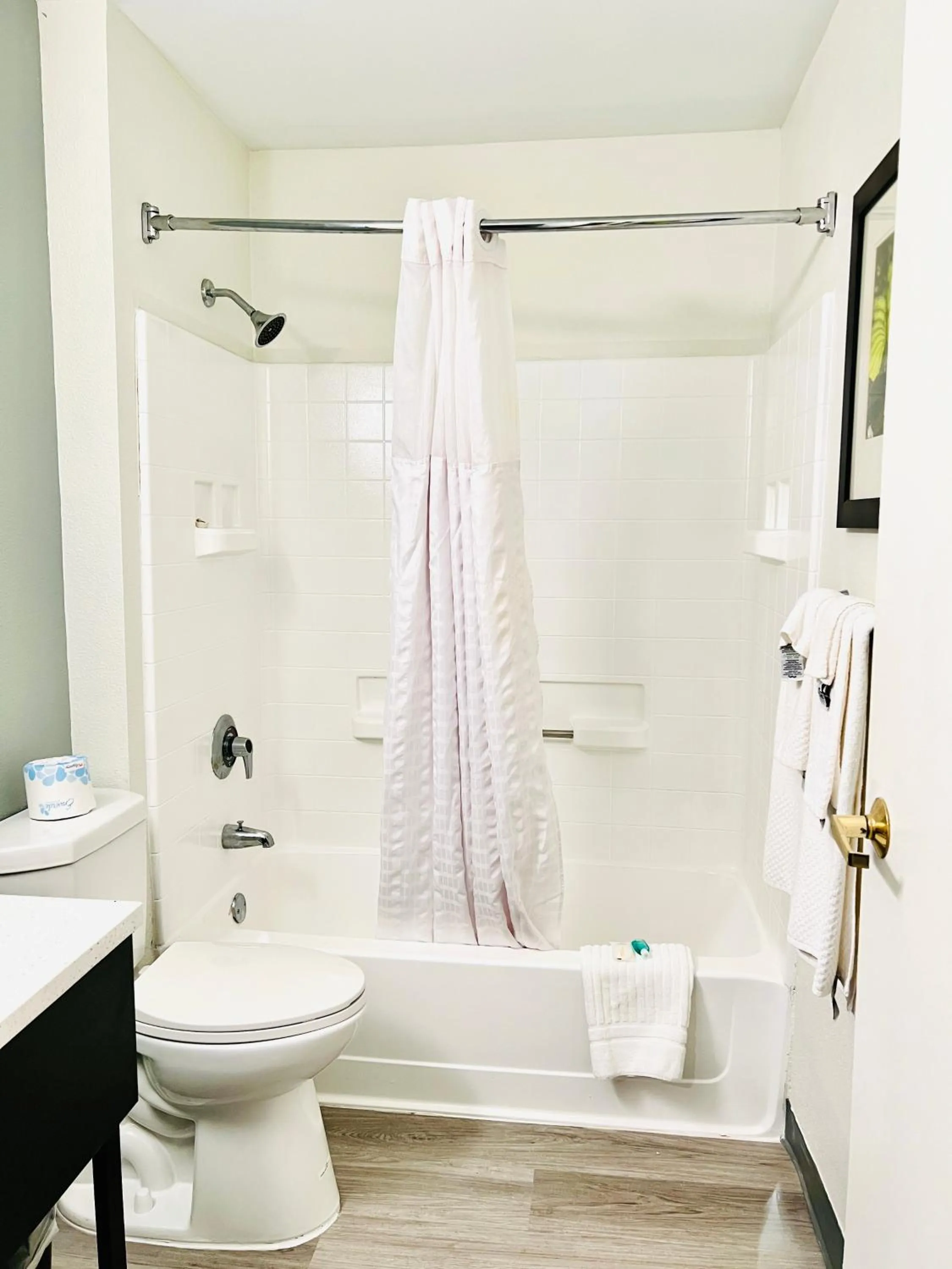 Bath in MainStay Suites Little Rock West Near Medical Centers