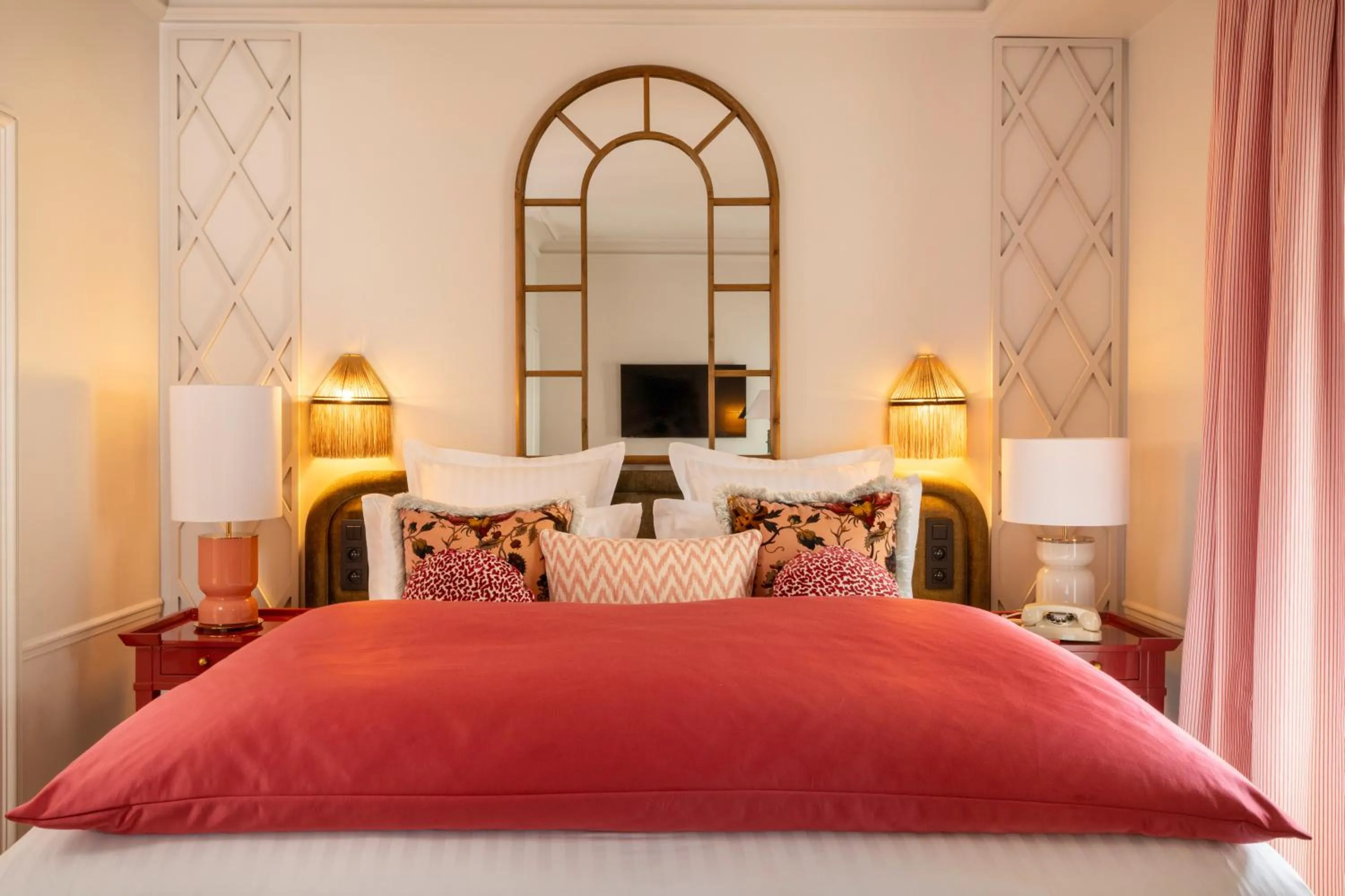 Bedroom, Bed in Hôtel Le Lavoisier & Spa