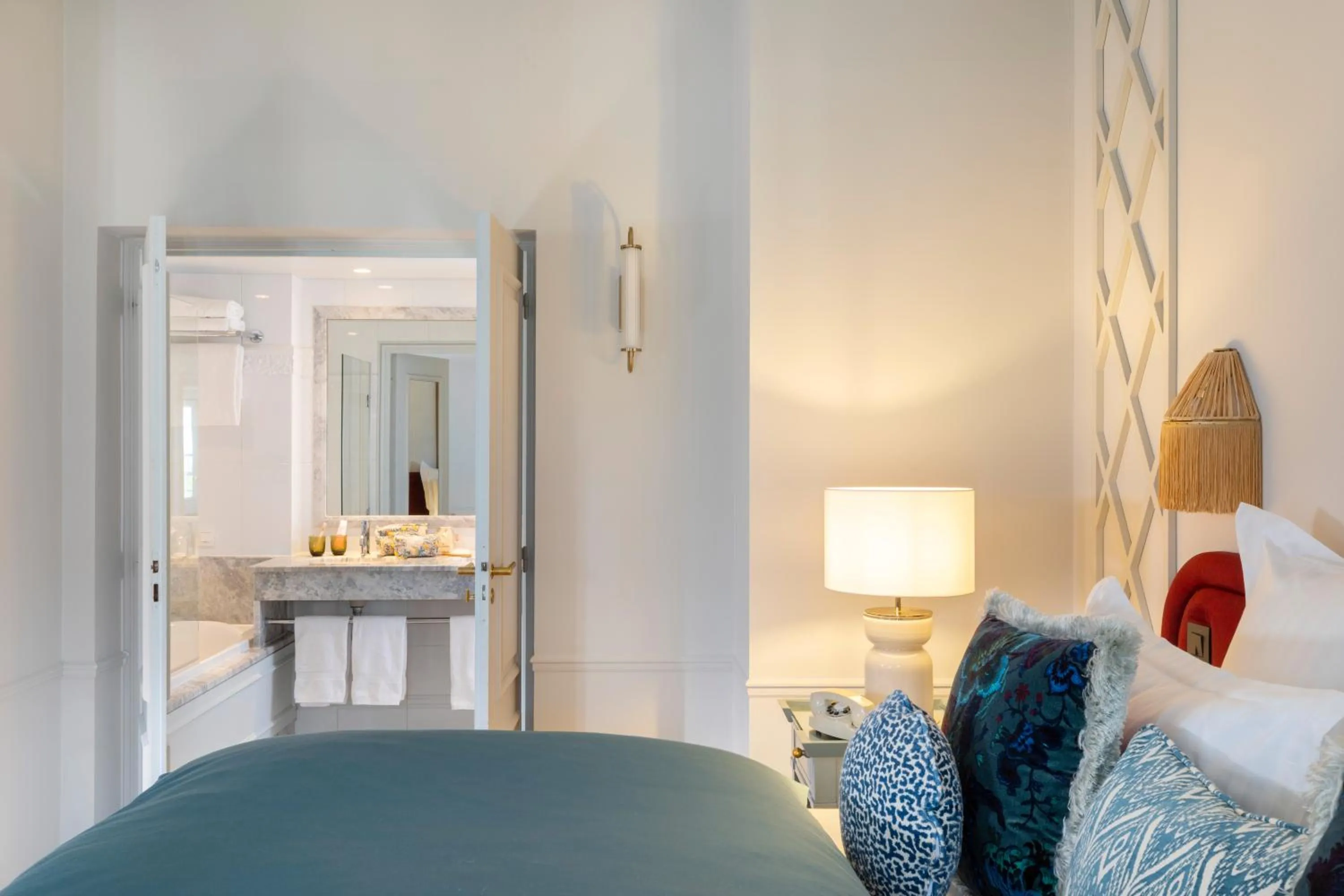 Bedroom, Bed in Hôtel Le Lavoisier & Spa