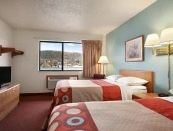 Photo of the whole room, Bed in Super 8 by Wyndham Houghton