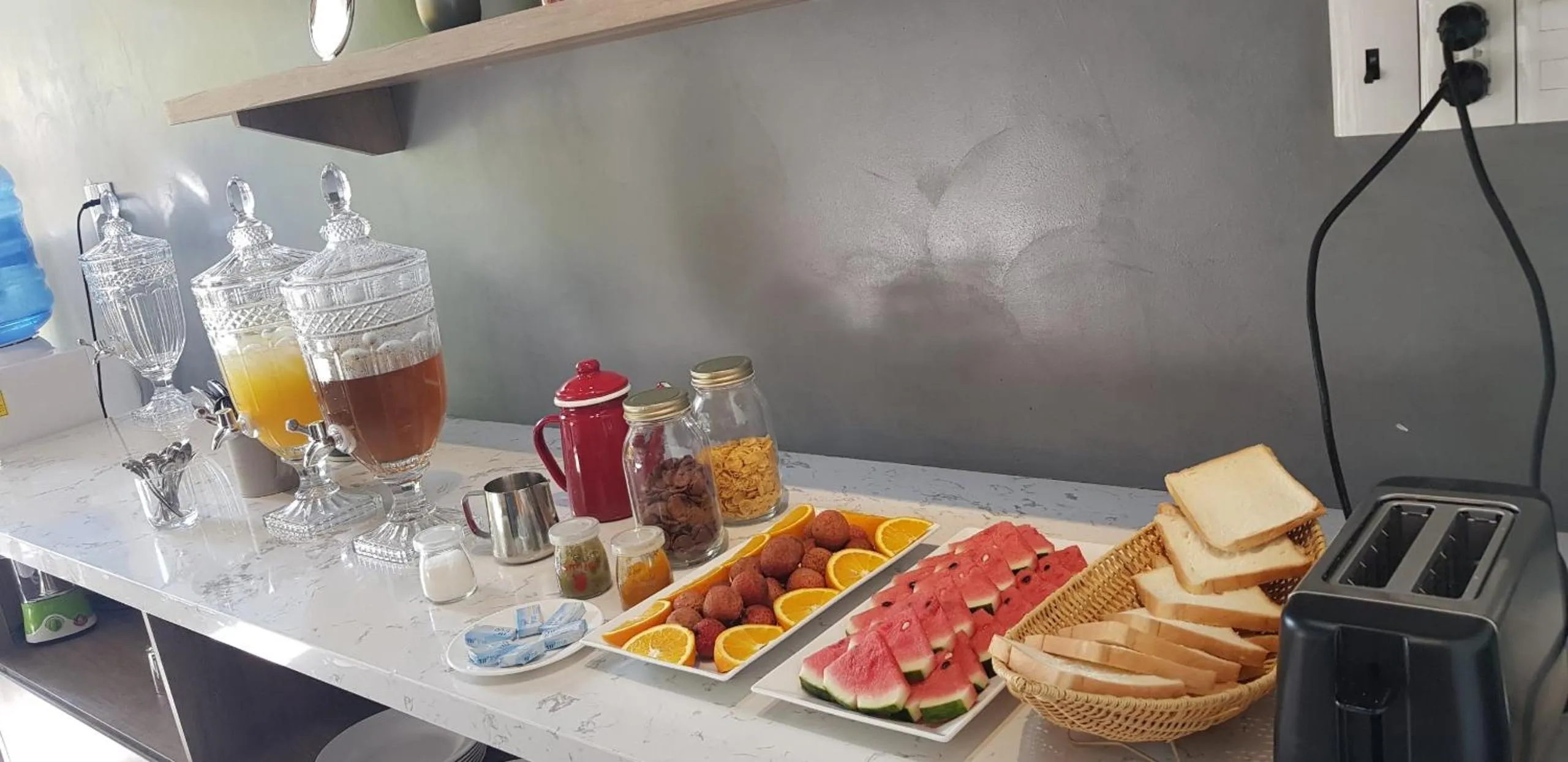 Breakfast in Wings House