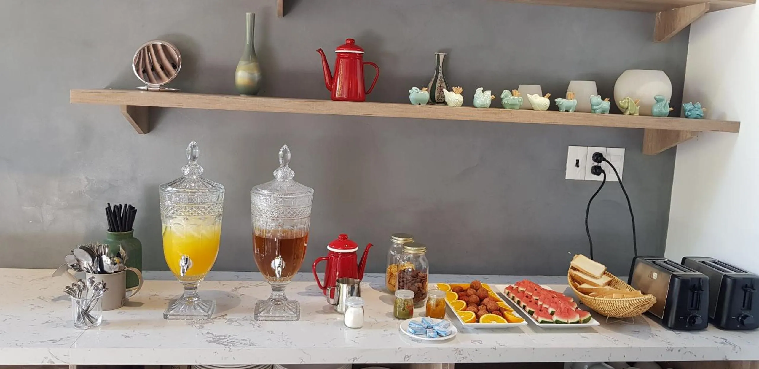 Breakfast in Wings House