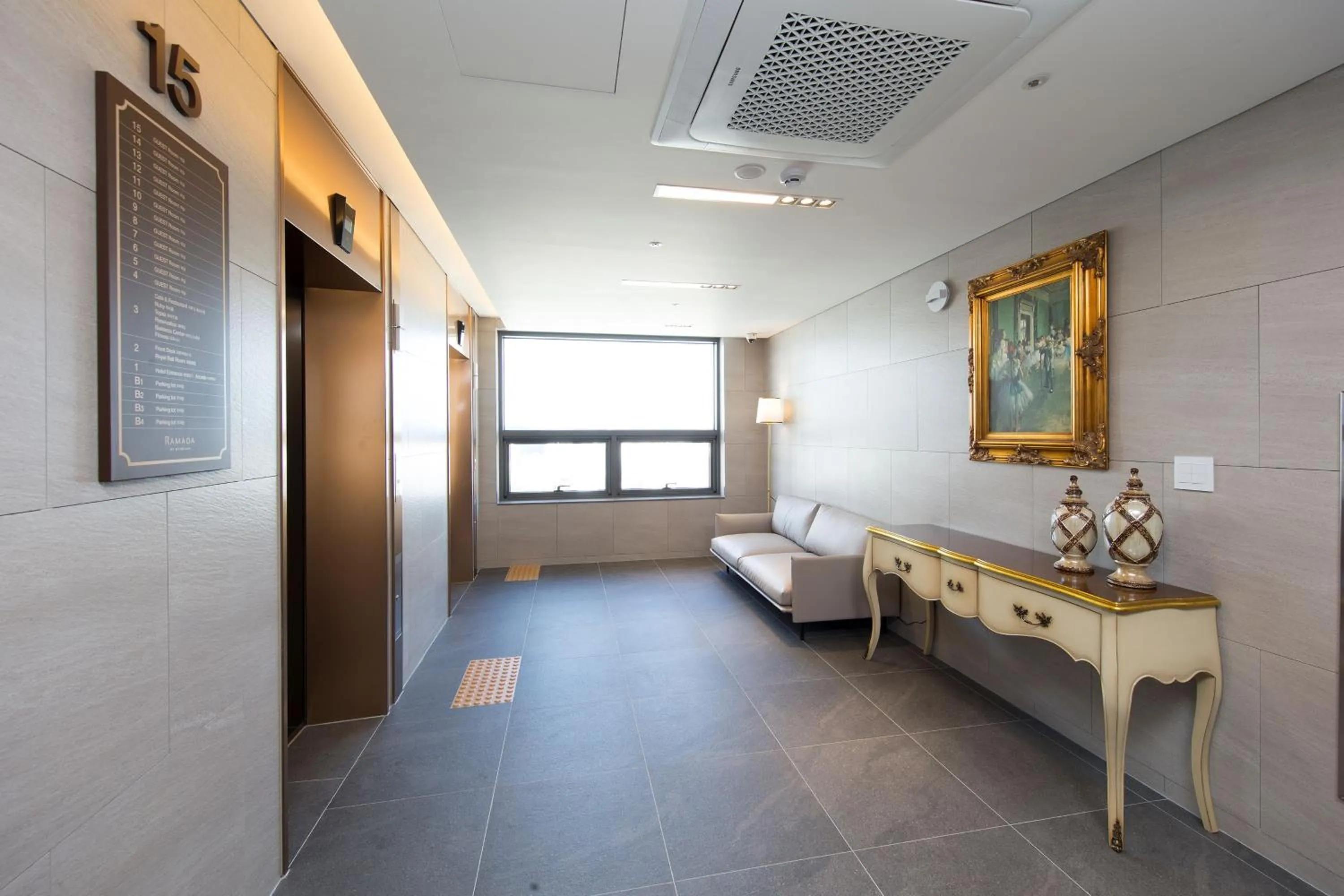 Lobby or reception in Ramada by Wyndham Daejeon