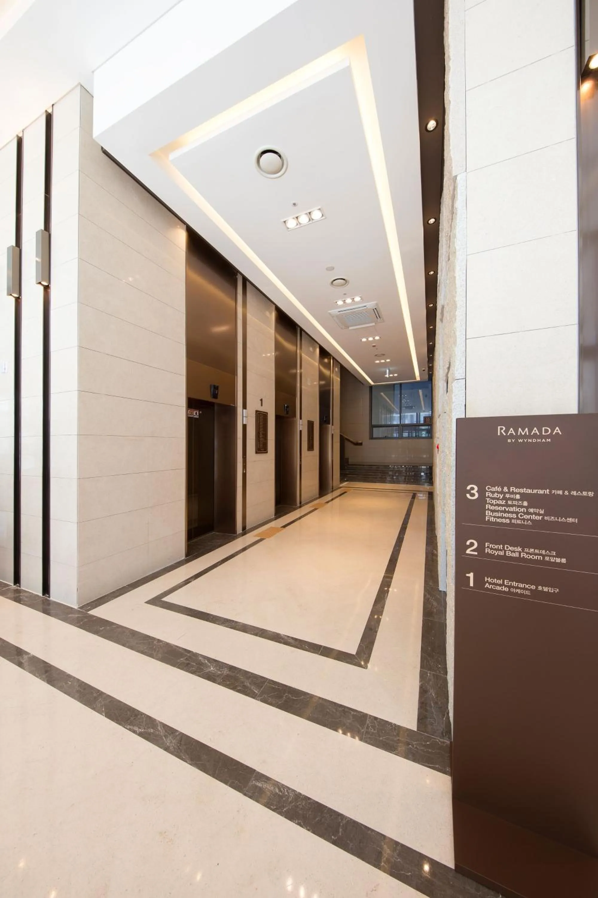 Lobby or reception in Ramada by Wyndham Daejeon