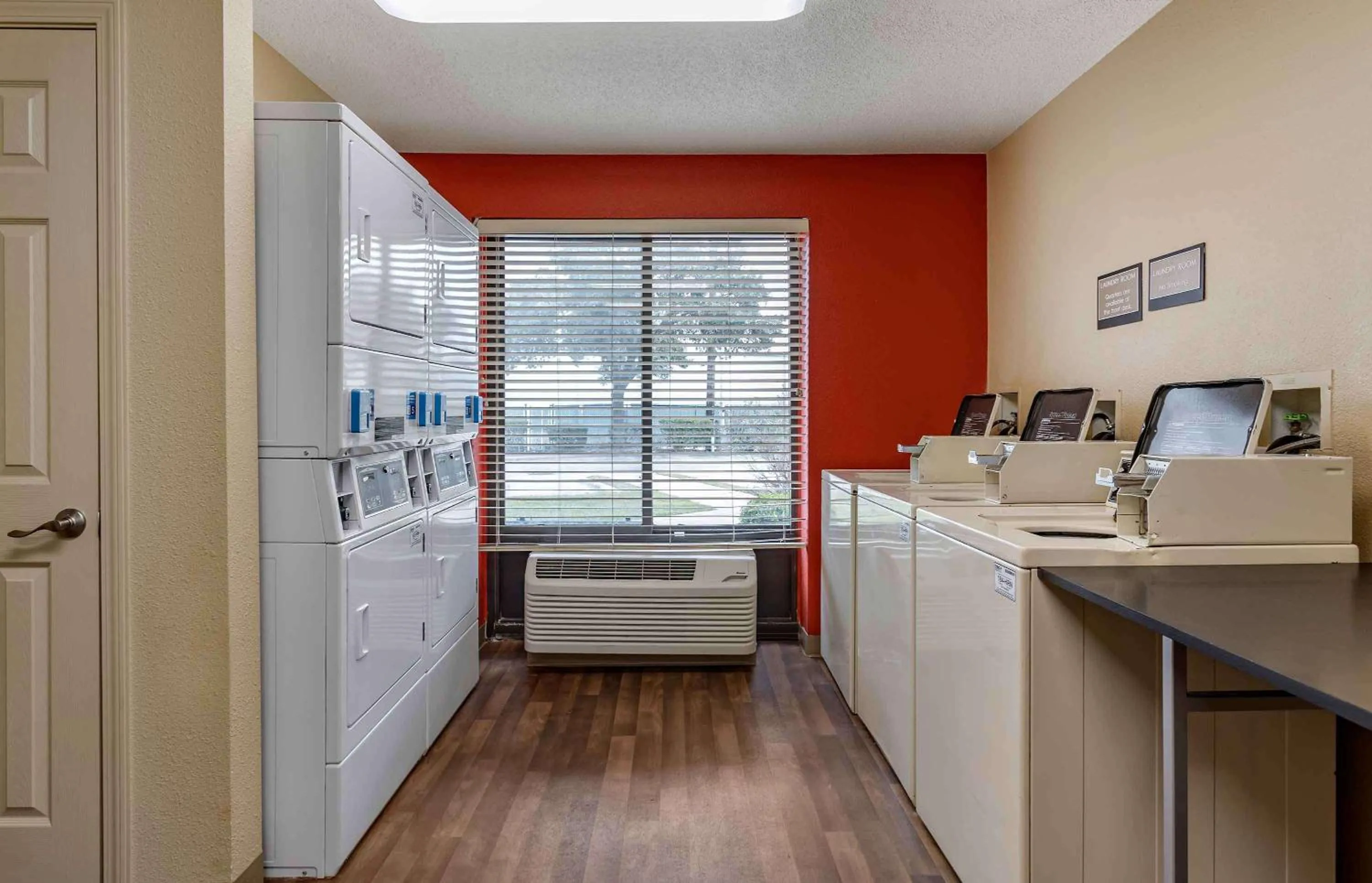 Property building in Extended Stay America Suites - Houston - Med Ctr - NRG Park - Kirby