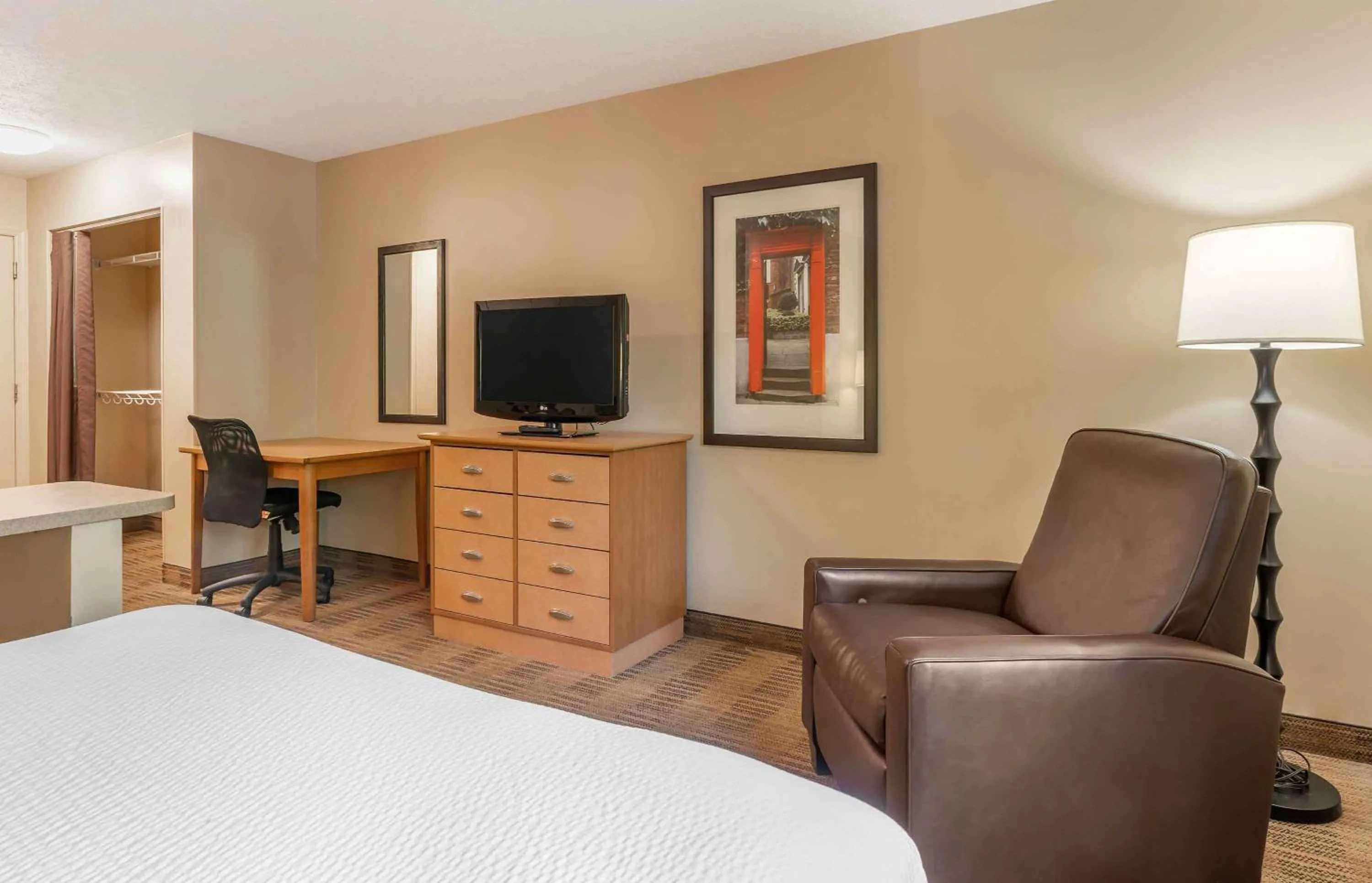 Bedroom, Bed in Extended Stay America Suites - Houston - Med Ctr - NRG Park - Kirby