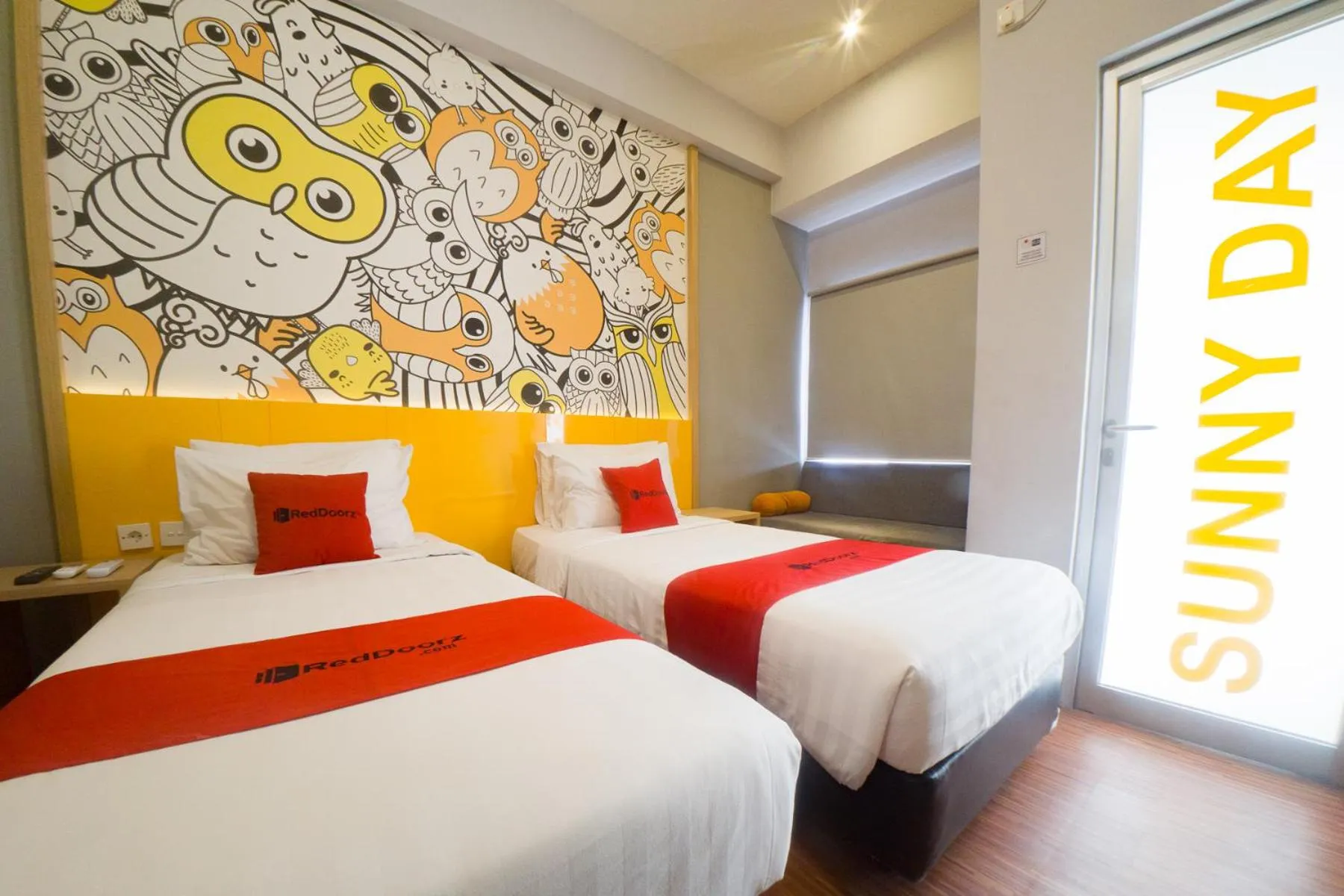 Bedroom, Bed in RedDoorz Apartment near Bundaran Satelit Surabaya