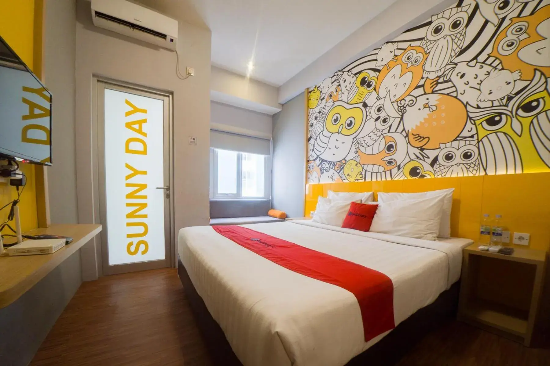 Double Room in RedDoorz Apartment near Bundaran Satelit Surabaya Double Room in RedDoorz Apartment near Bundaran Satelit Surabaya