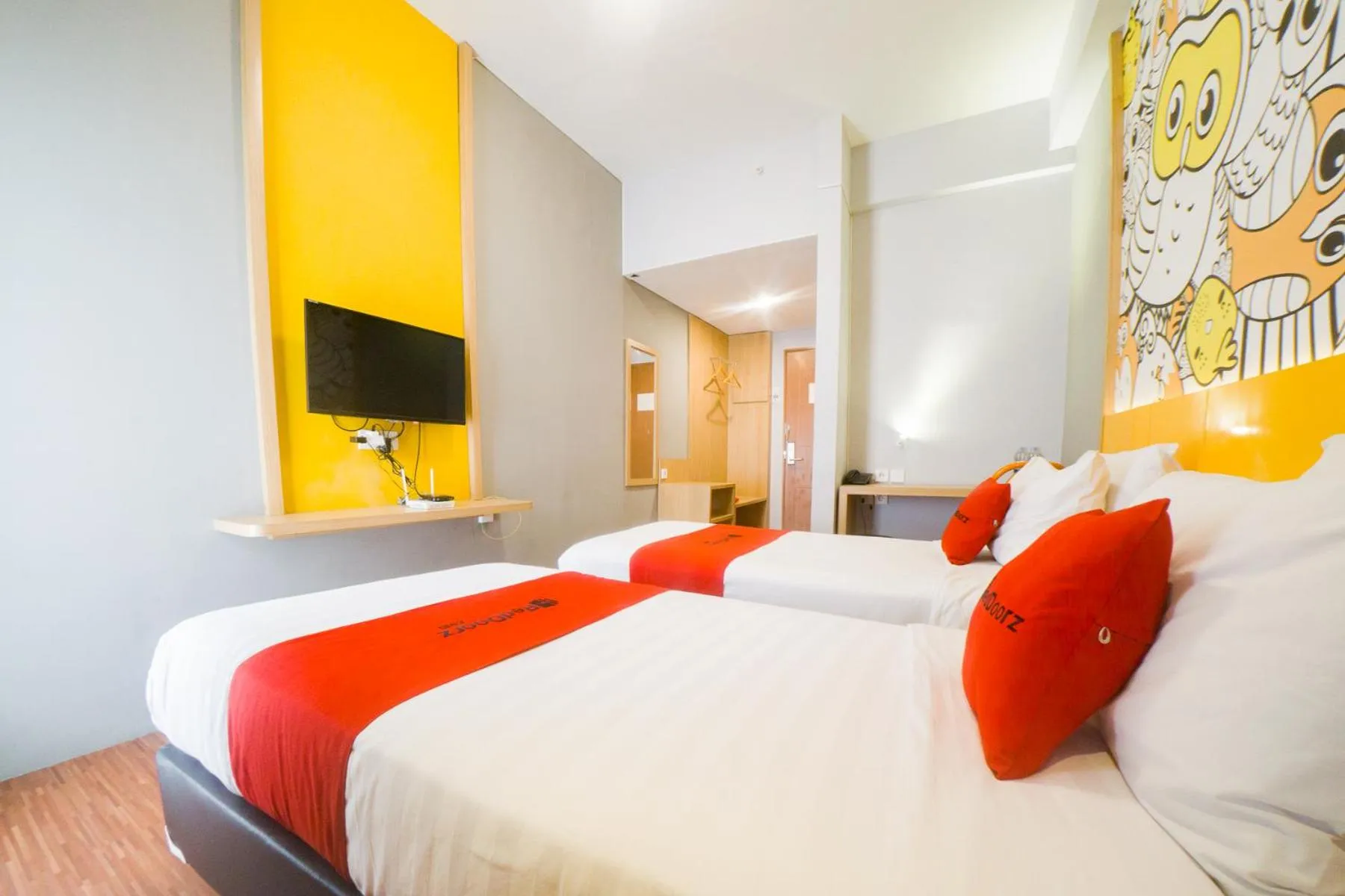 Bedroom, Bed in RedDoorz Apartment near Bundaran Satelit Surabaya