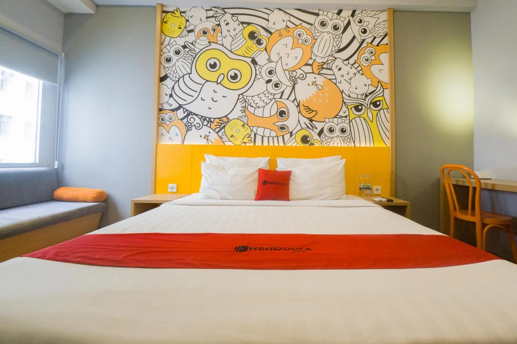 Bedroom, Bed in RedDoorz Apartment near Bundaran Satelit Surabaya