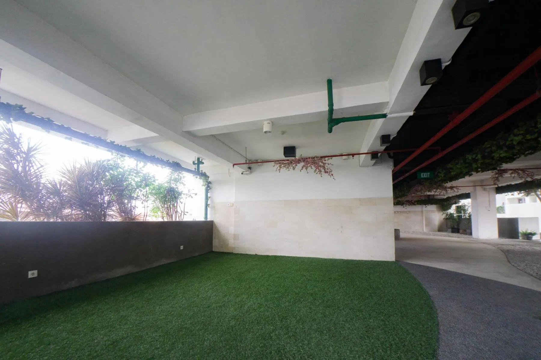 Balcony/Terrace in RedDoorz Apartment near Bundaran Satelit Surabaya