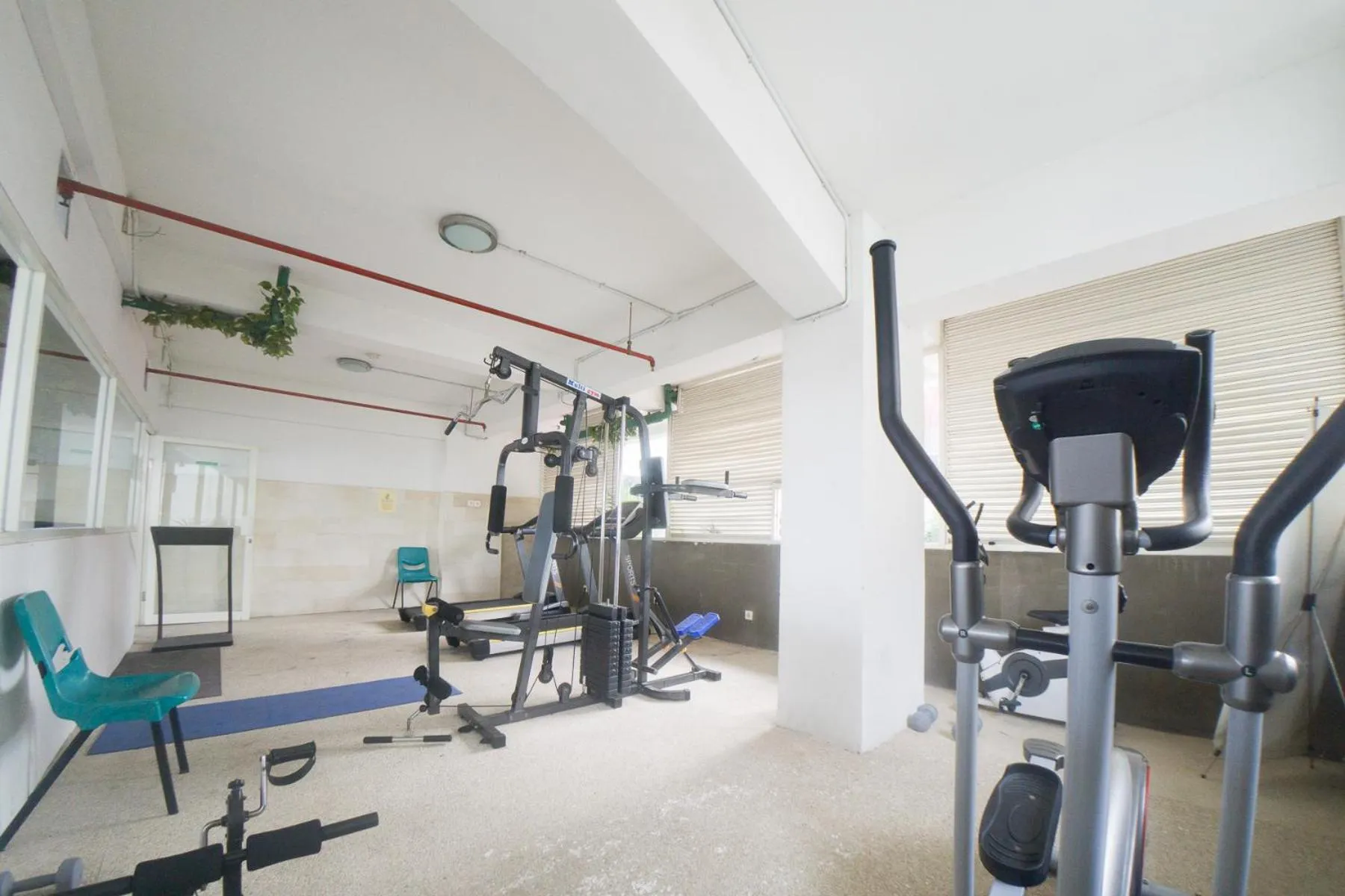 Fitness centre/facilities in RedDoorz Apartment near Bundaran Satelit Surabaya