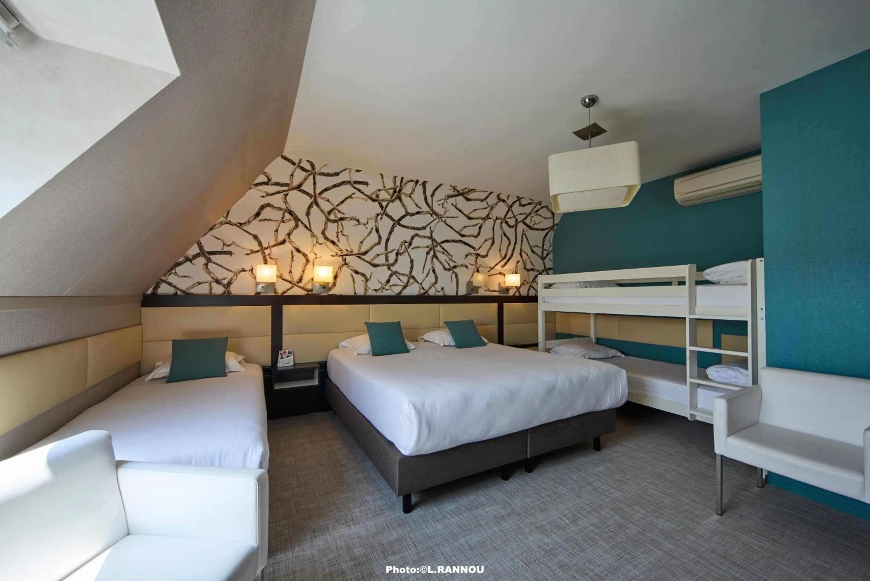 Bedroom, Bed in Quality Hotel La Marebaudière Vannes Centre