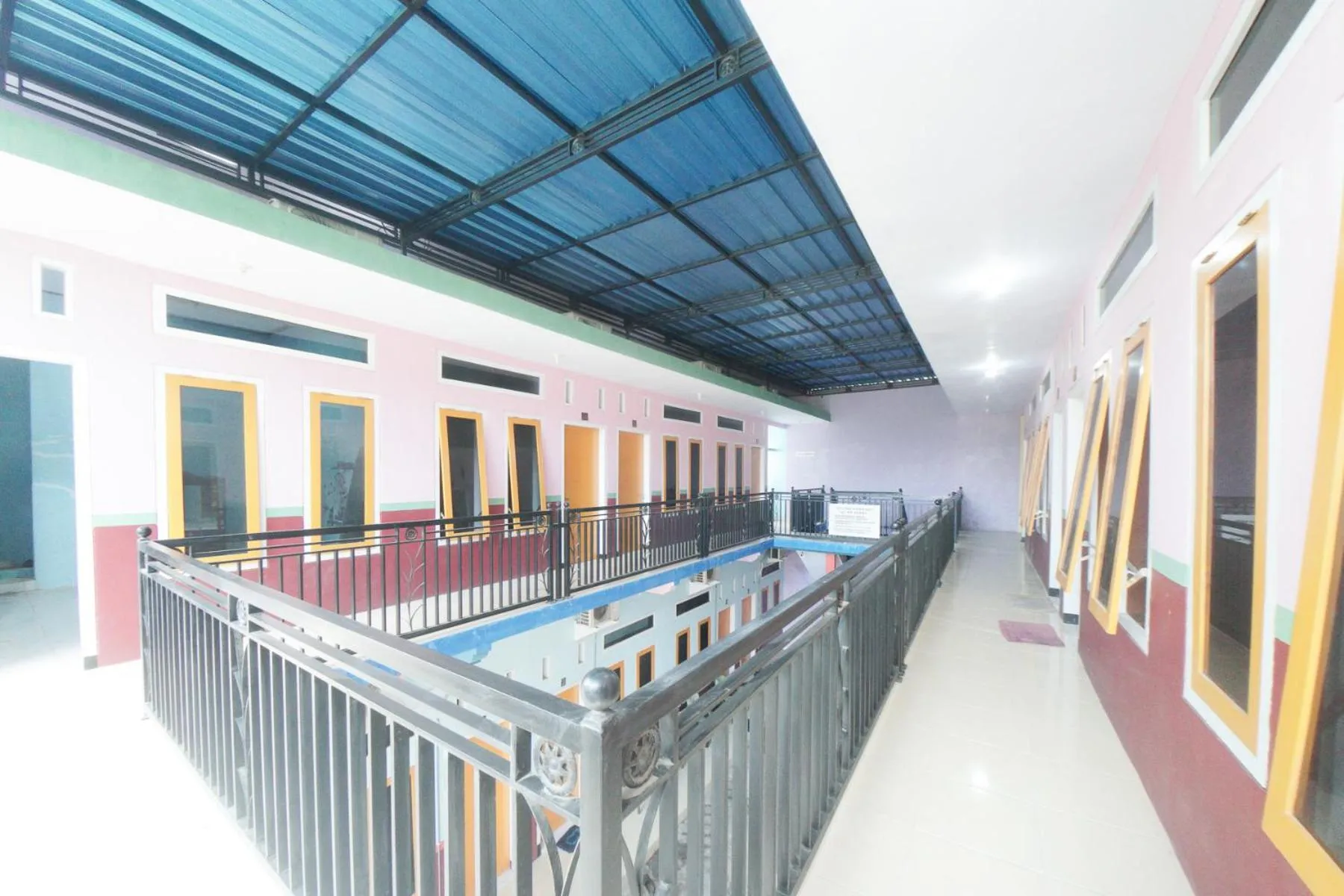 Area and facilities in RedDoorz Syariah near Mall Roxy Banyuwangi 2