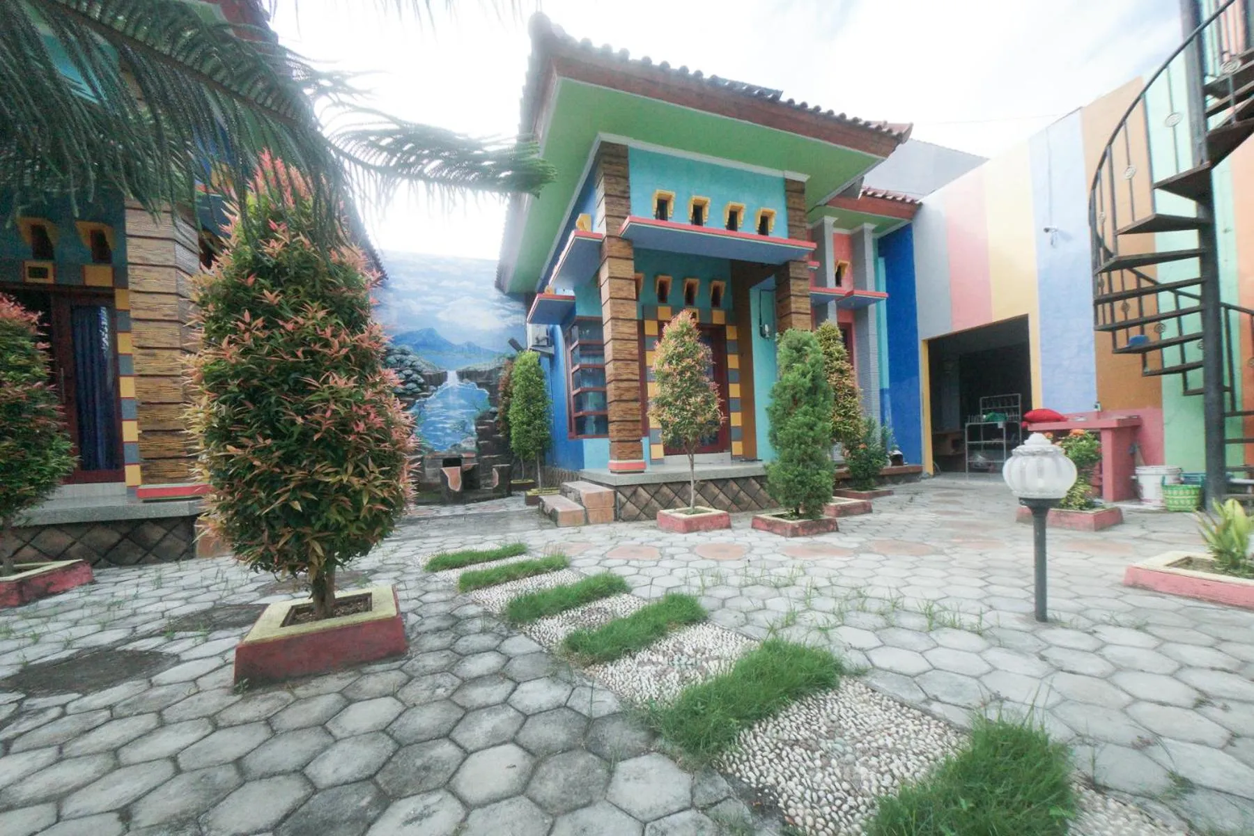 Facade/entrance in RedDoorz Syariah near Mall Roxy Banyuwangi 2