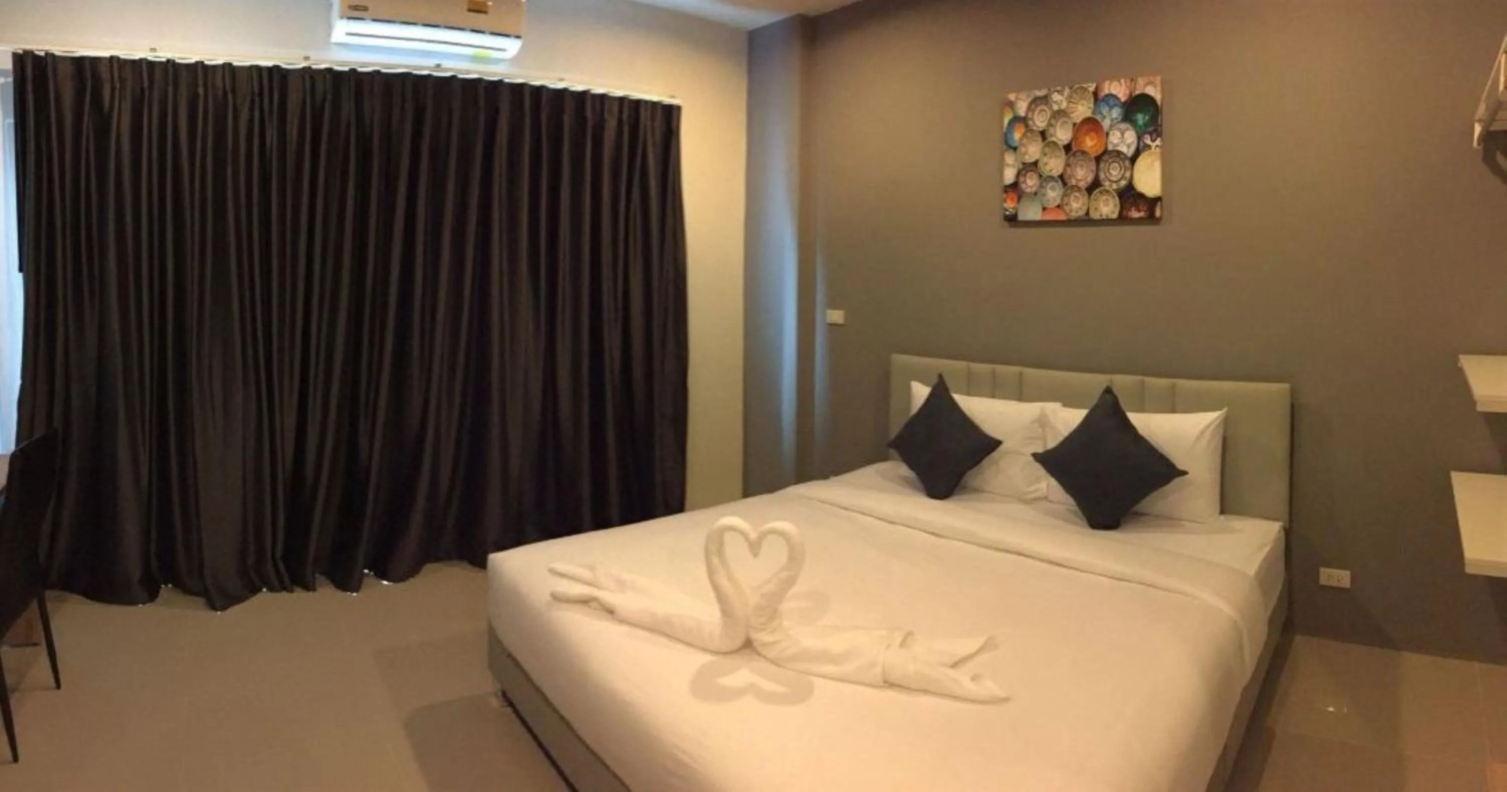 Bedroom, Bed in Big Buddha Hillside Hotel