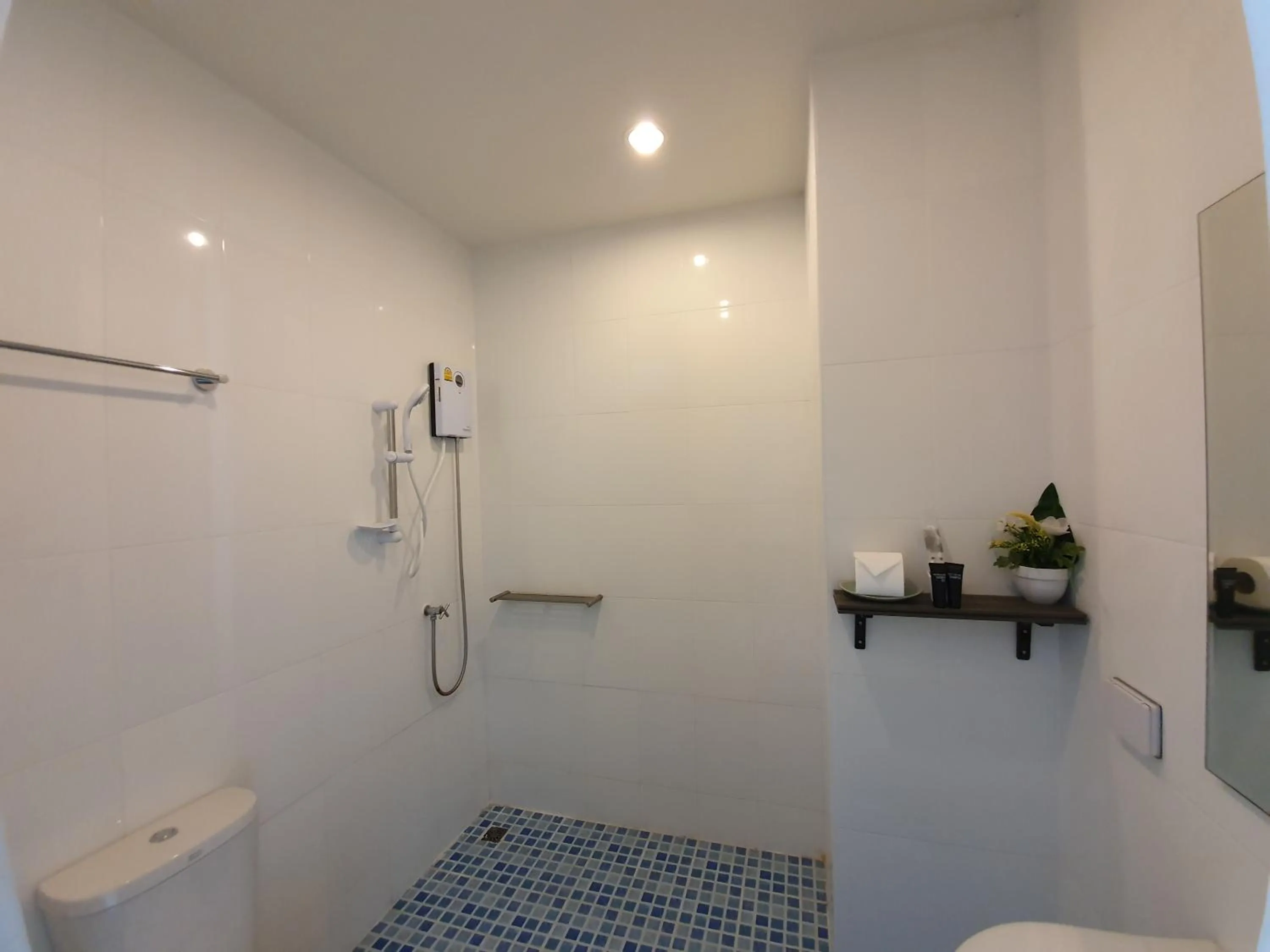 Toilet in Big Buddha Hillside Hotel