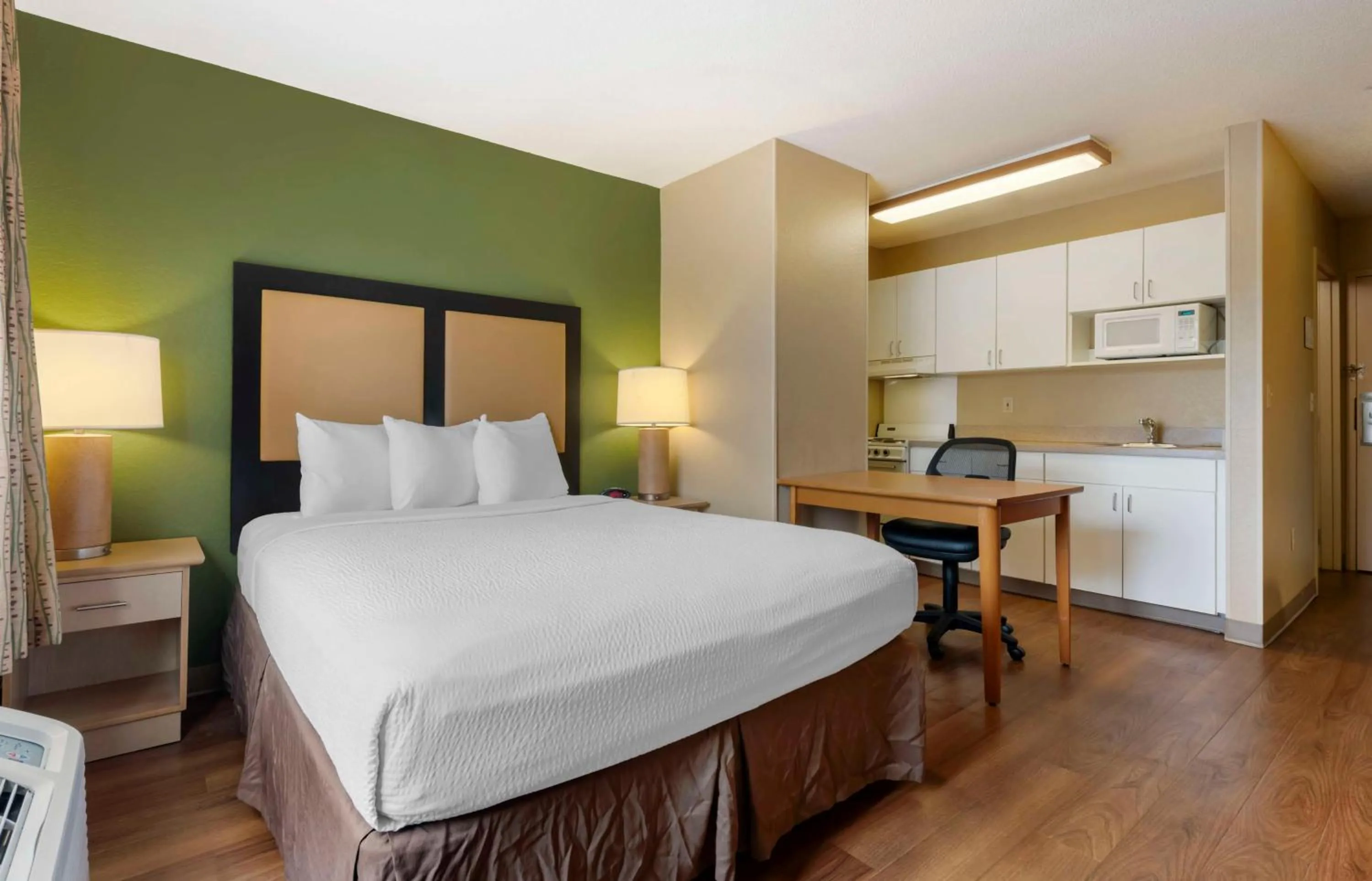 Bedroom, Bed in Extended Stay America Suites - Melbourne - Airport