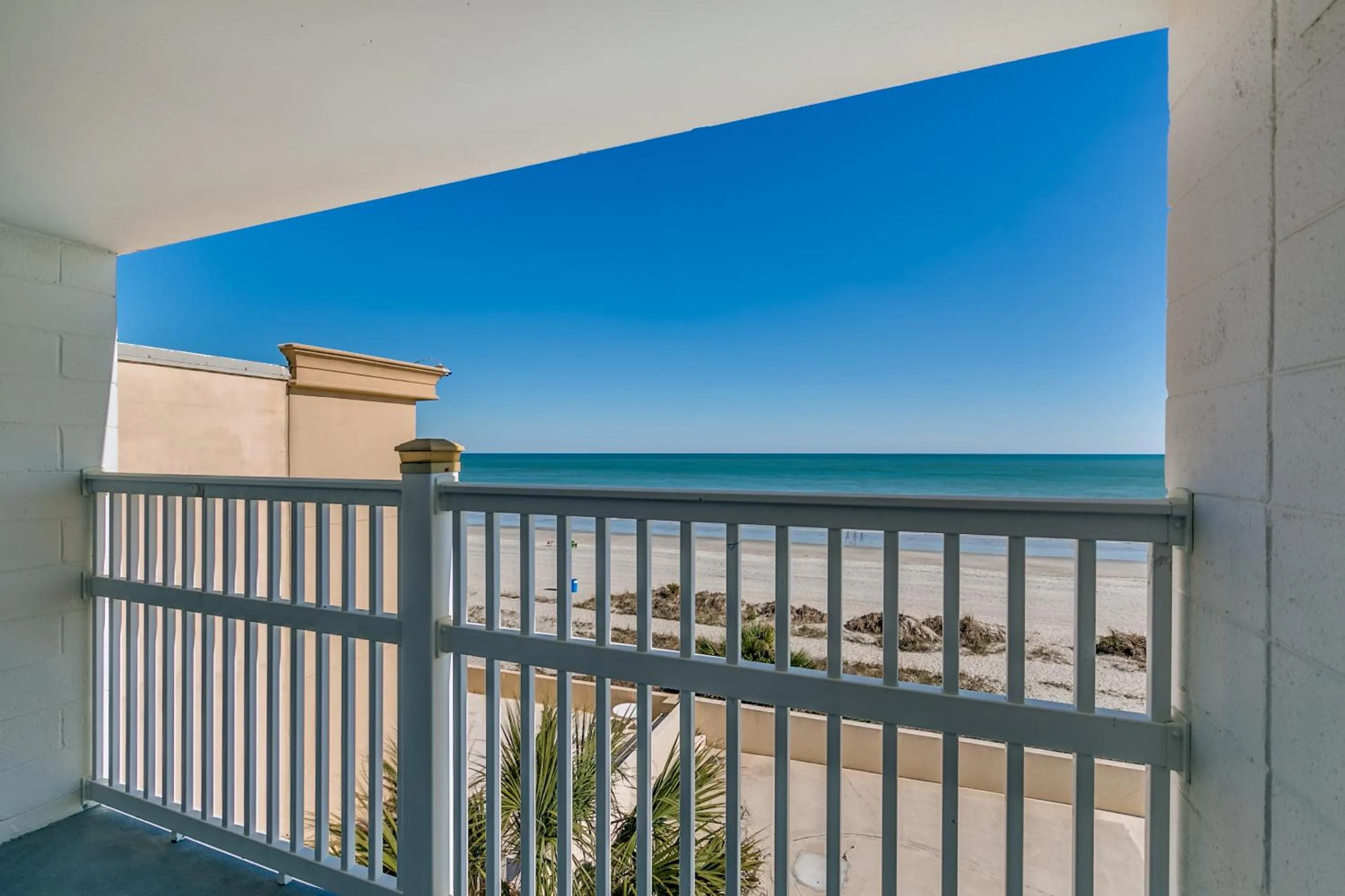 Beach in Beachcomber Inn & Suites