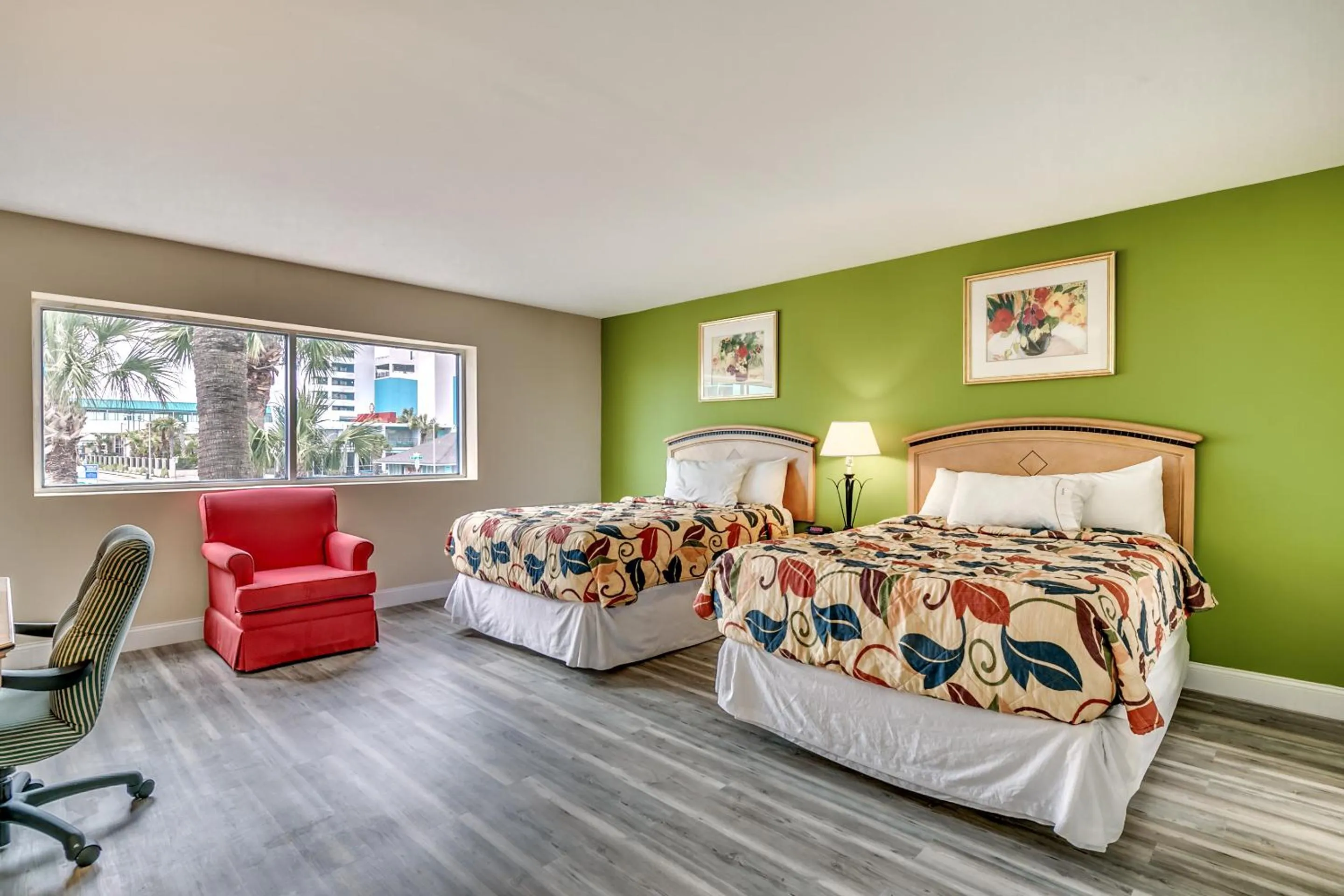 Bedroom, Bed in Beachcomber Inn & Suites