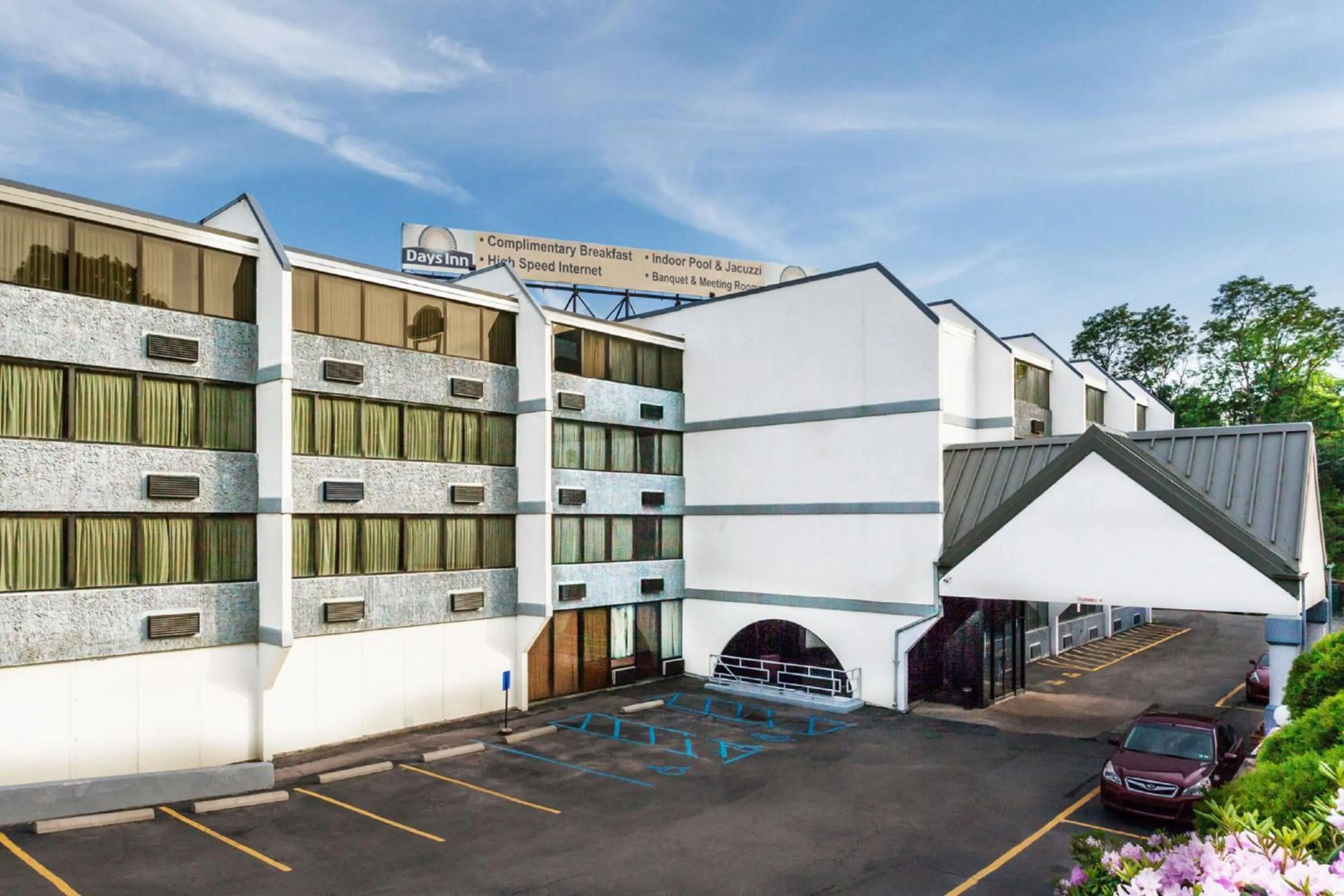Facade/entrance in Days Inn by Wyndham Scranton PA