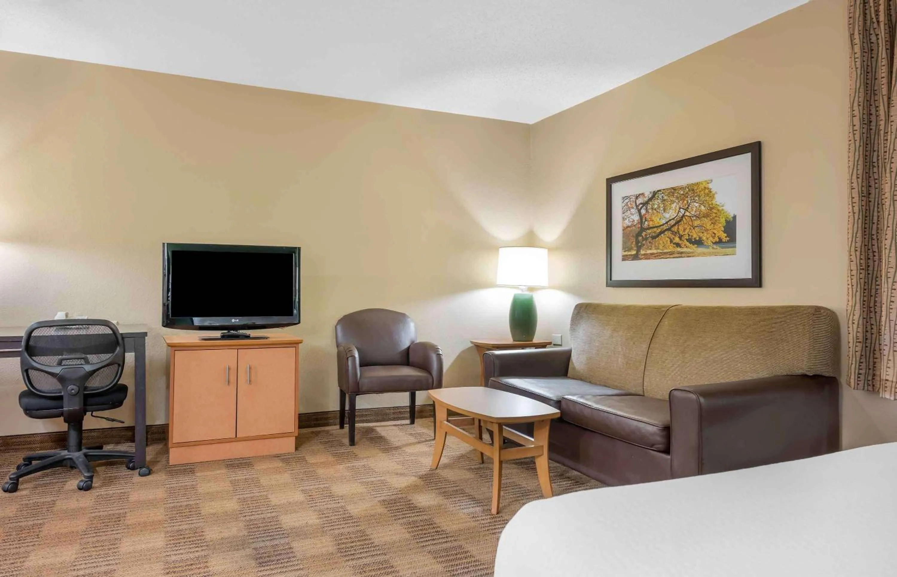 Bedroom in Extended Stay America Suites - Pittsburgh - Airport