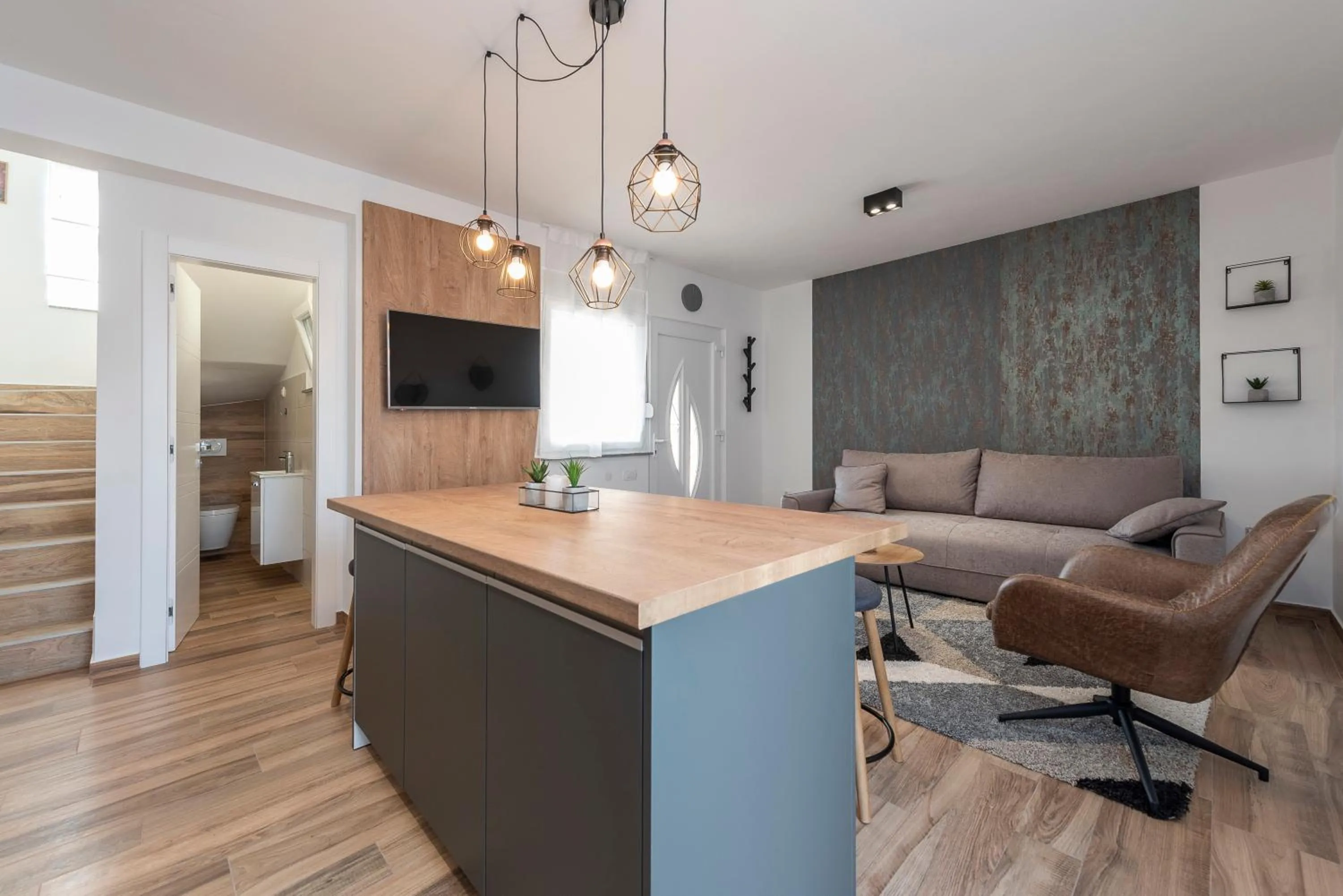 LUXURY APARTMENTS - LA VIR 3 & 4