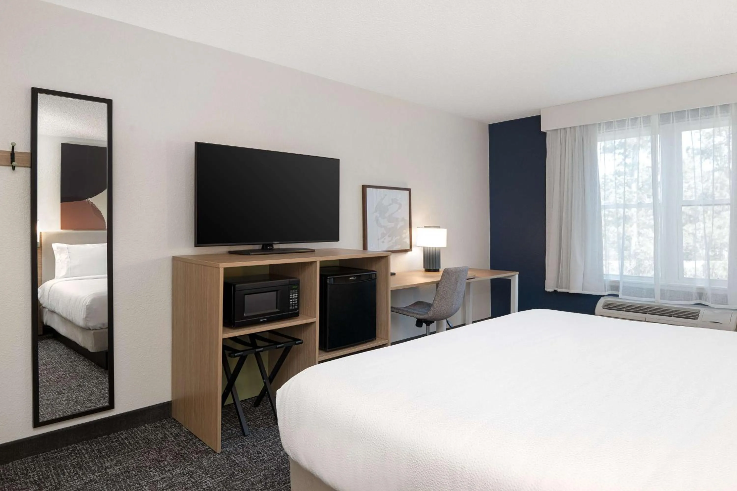 Bedroom, Bed in Spark by Hilton Summerville