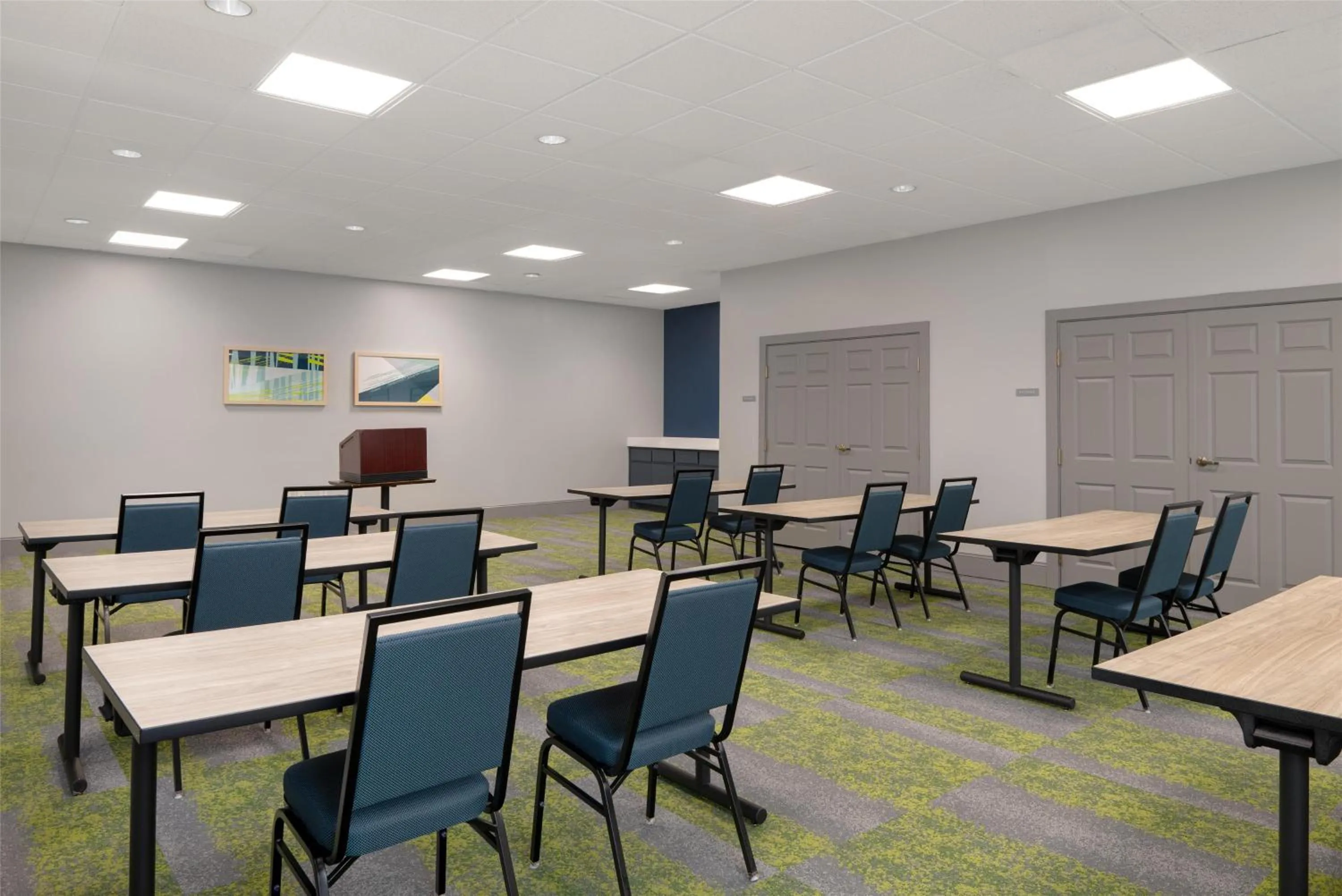 Meeting/conference room in Spark by Hilton Summerville