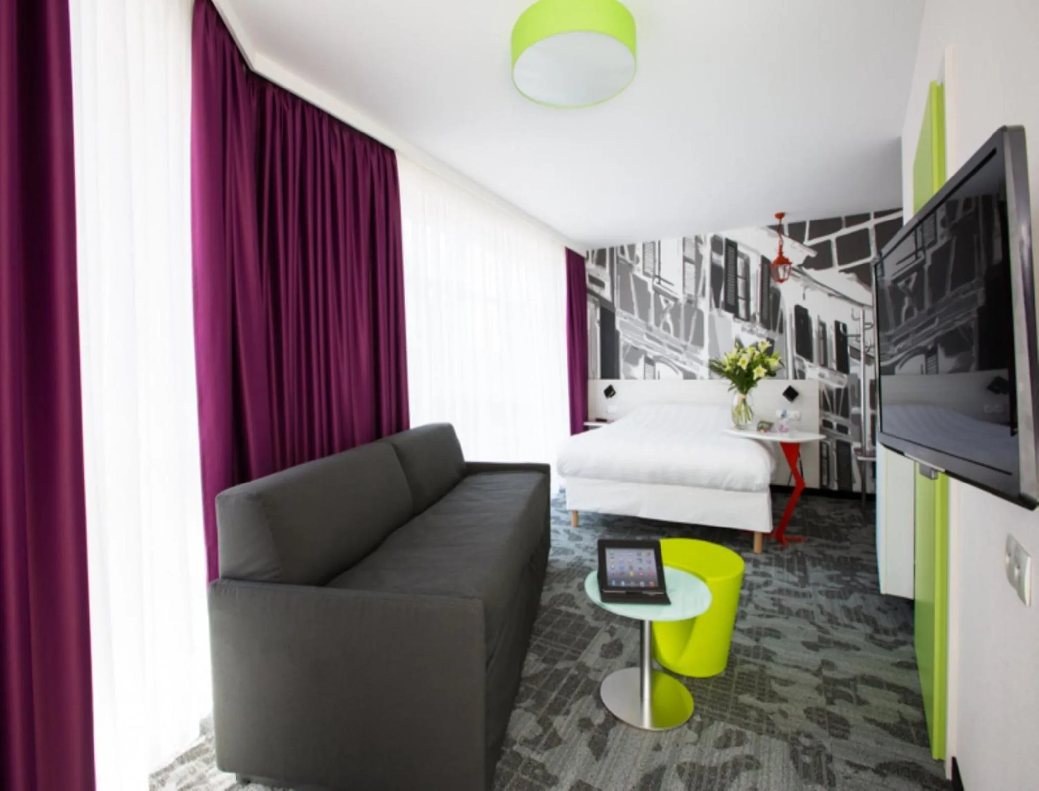Photo of the whole room in ibis Styles Strasbourg Centre Petite France