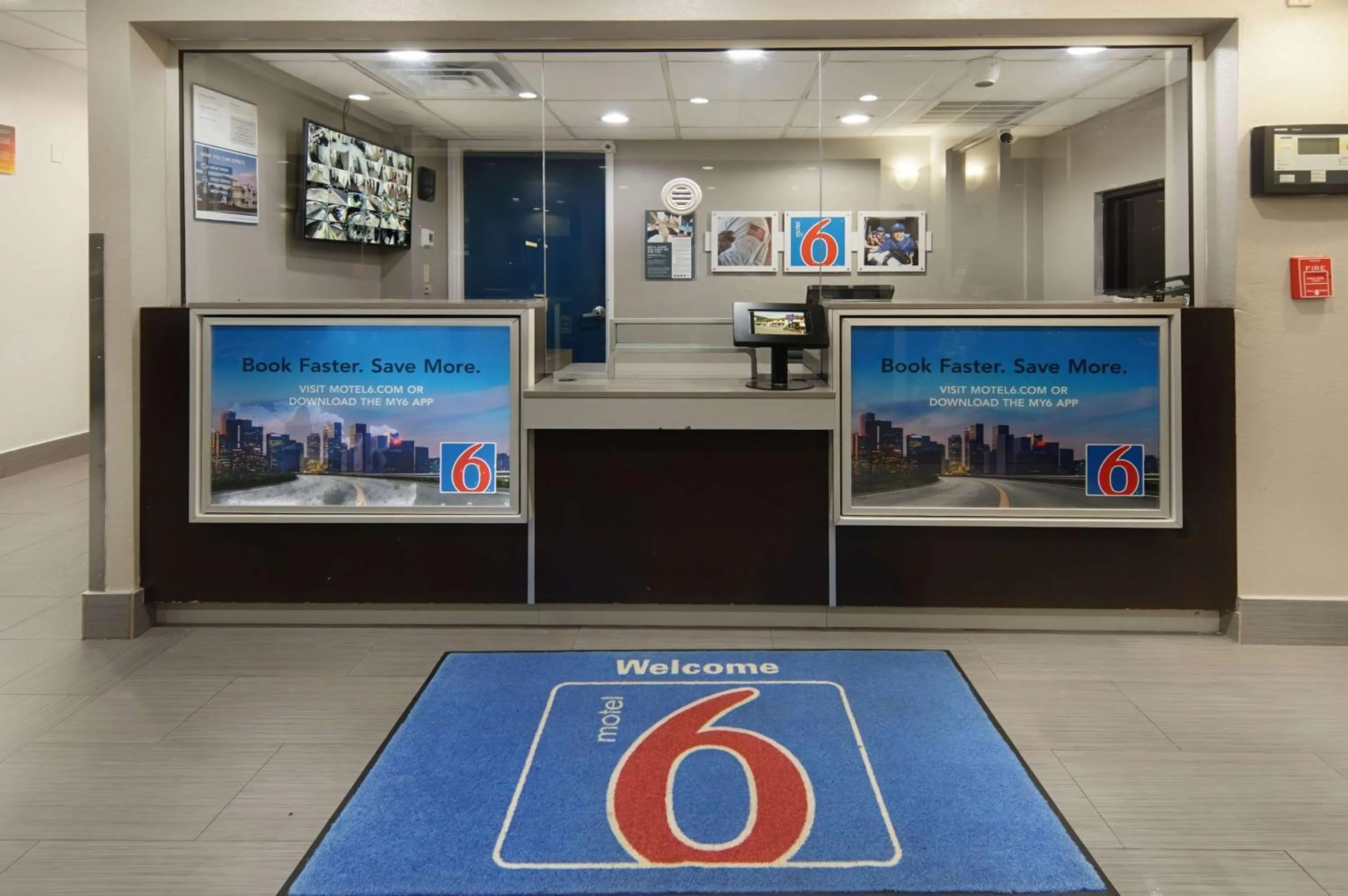 Lobby or reception in Motel 6-Fort Worth, TX - Downtown East