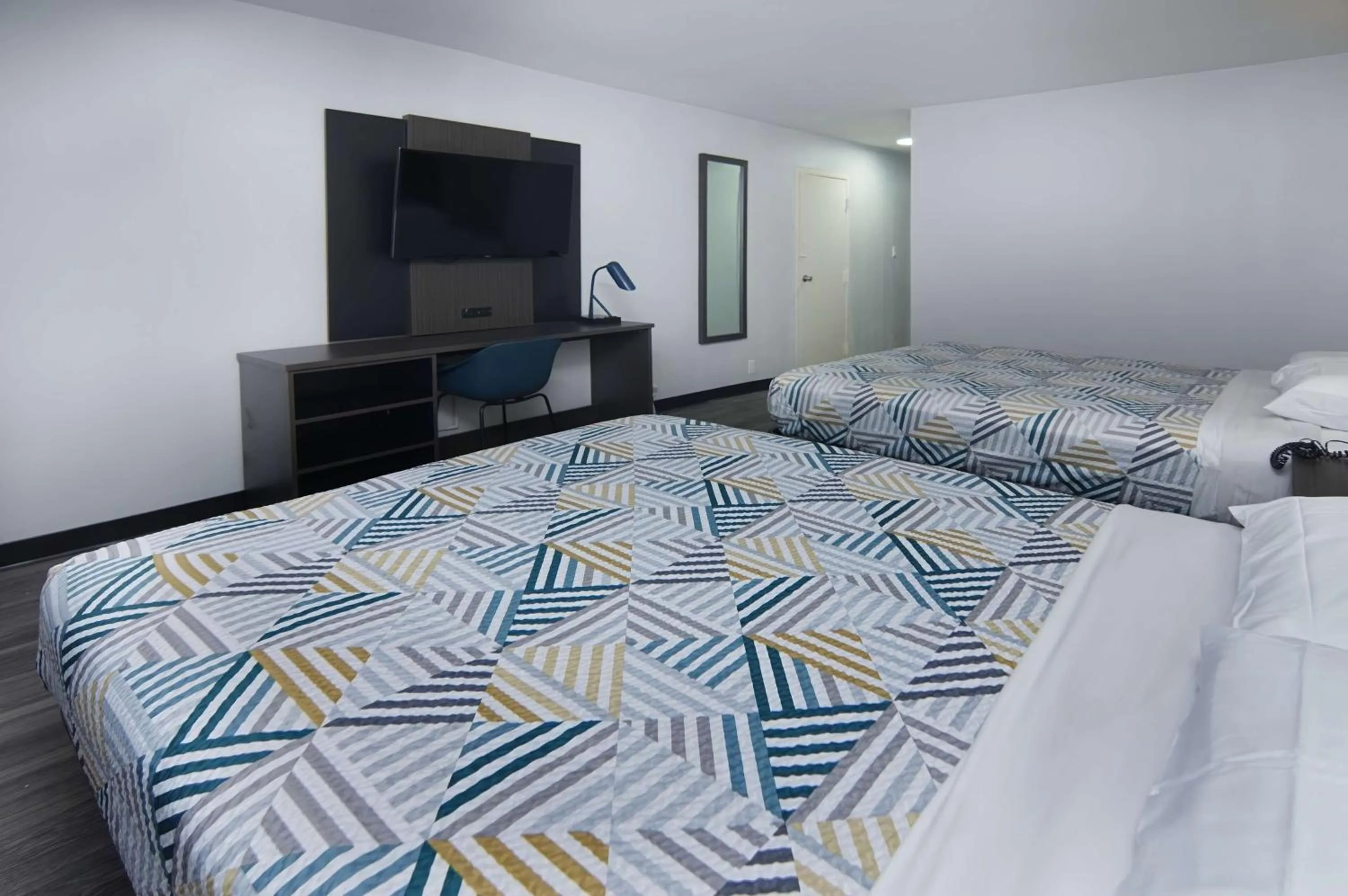 Bedroom, Bed in Motel 6-Fort Worth, TX - Downtown East