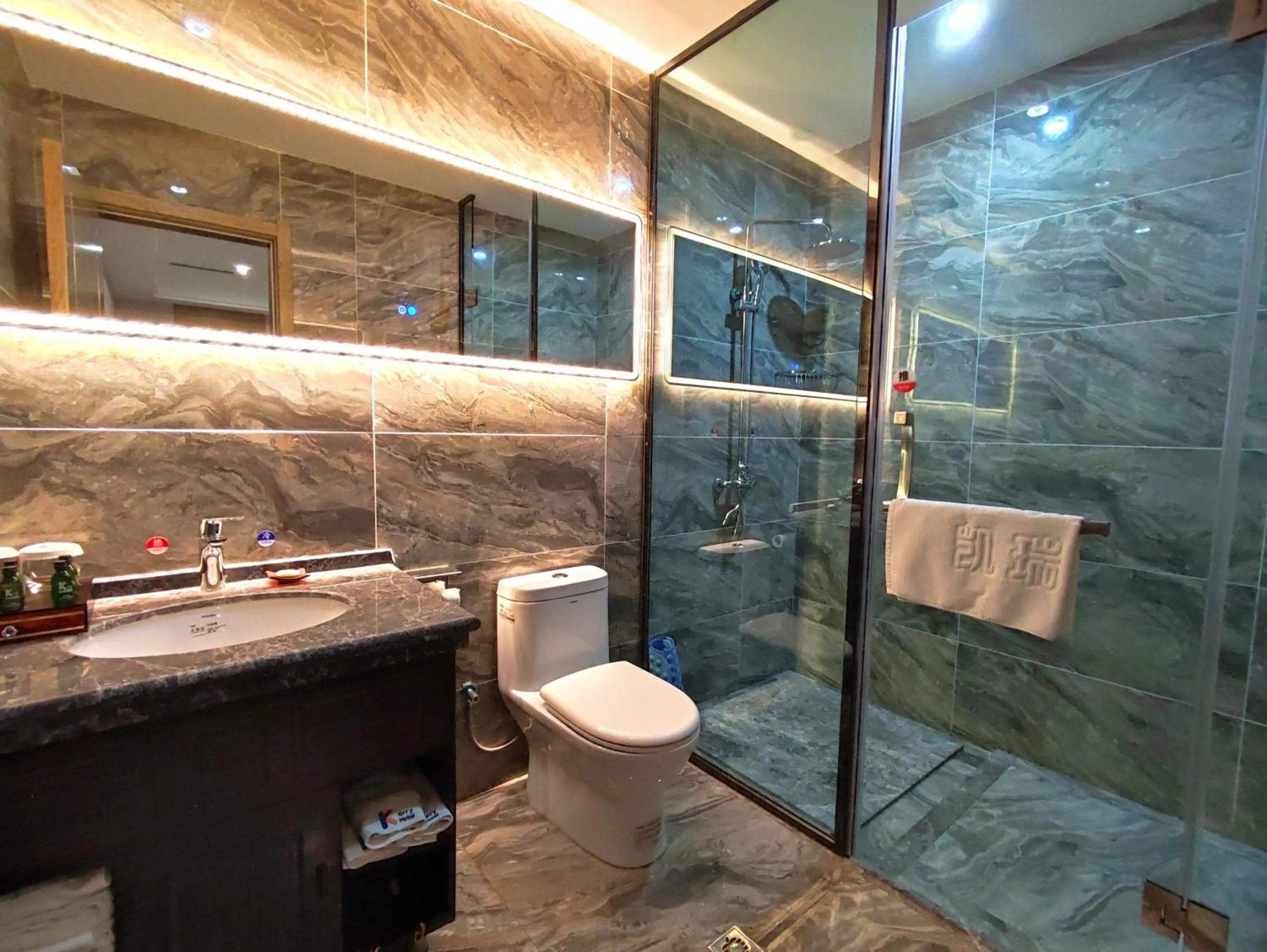 Shower in Zhangye KAI RUI Hotel