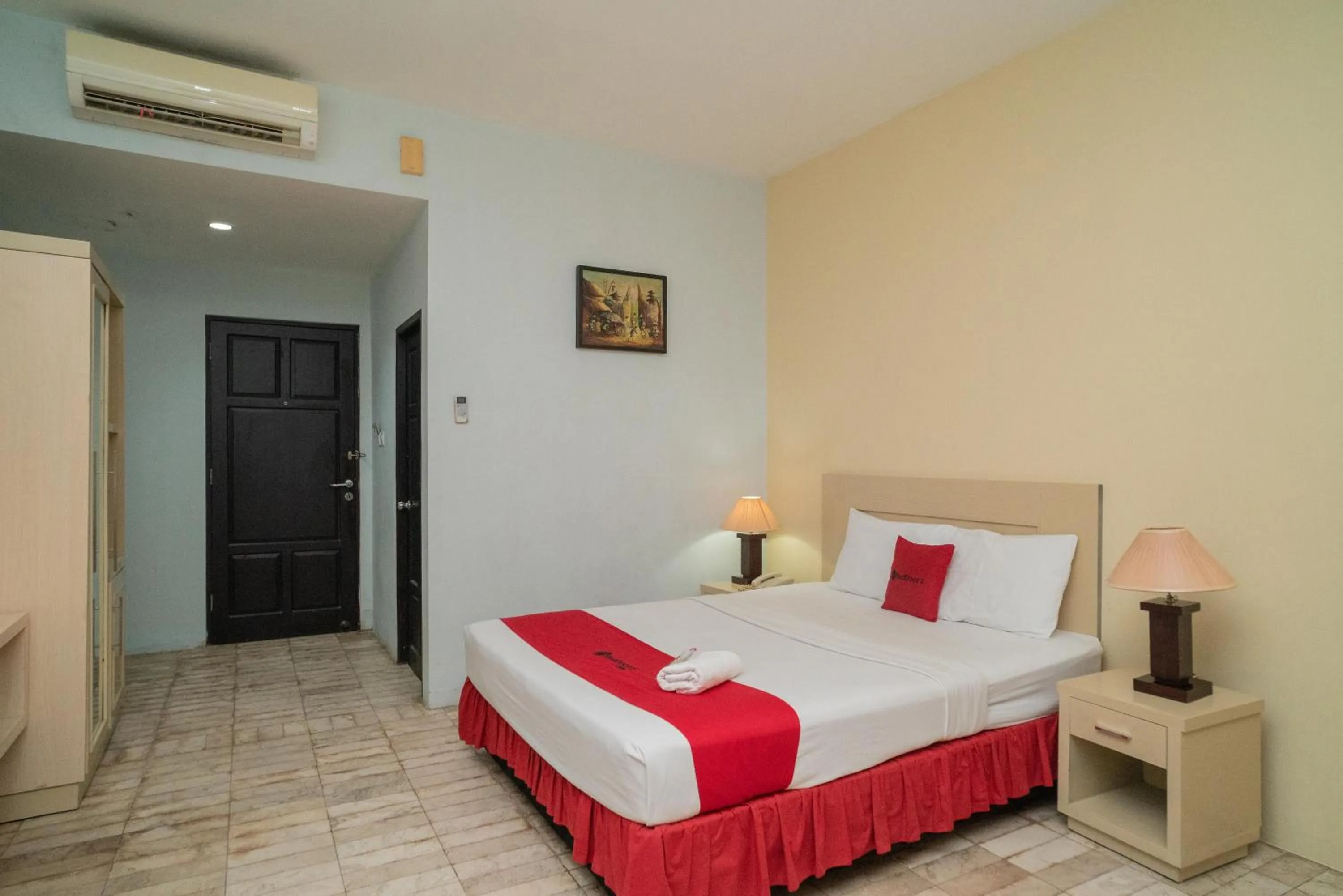 Bed in RedDoorz Plus near UIN Banjarmasin
