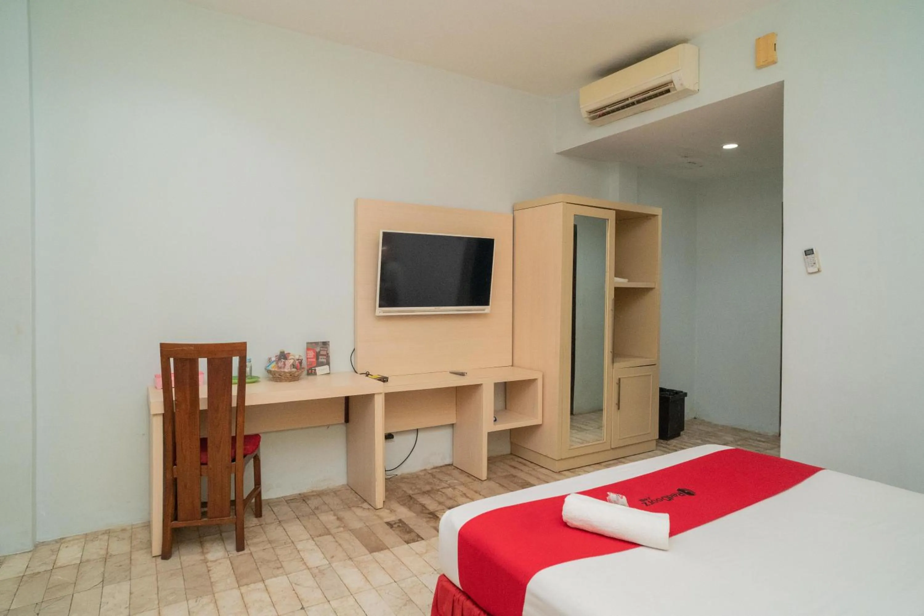 Bed in RedDoorz Plus near UIN Banjarmasin