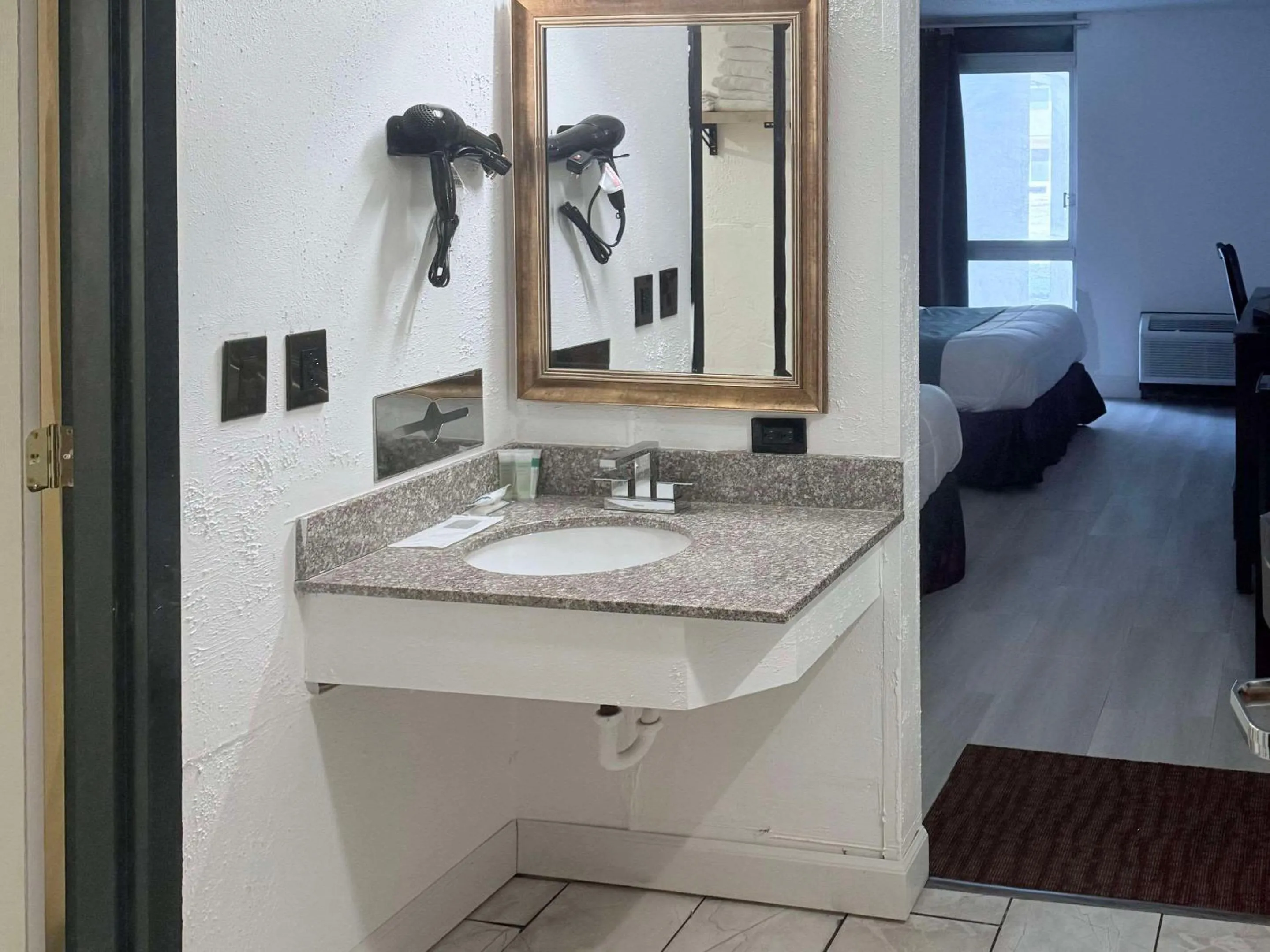 Bedroom, Bed in Rodeway Inn Enid South