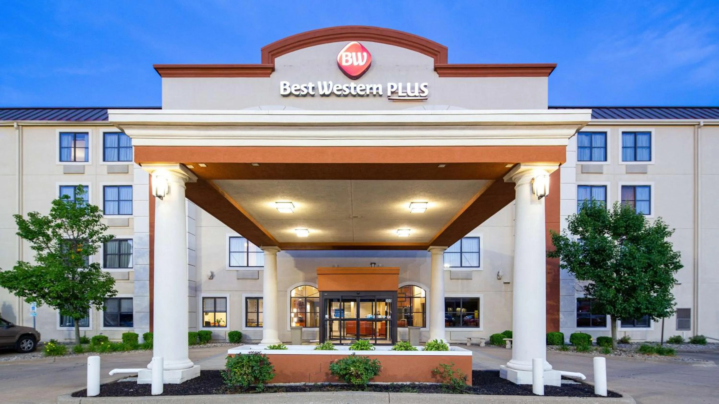 Property building in Best Western Plus Peoria