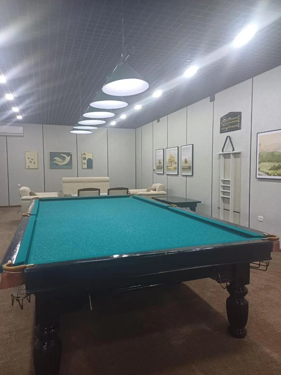 Billiard in Maximum Hotel