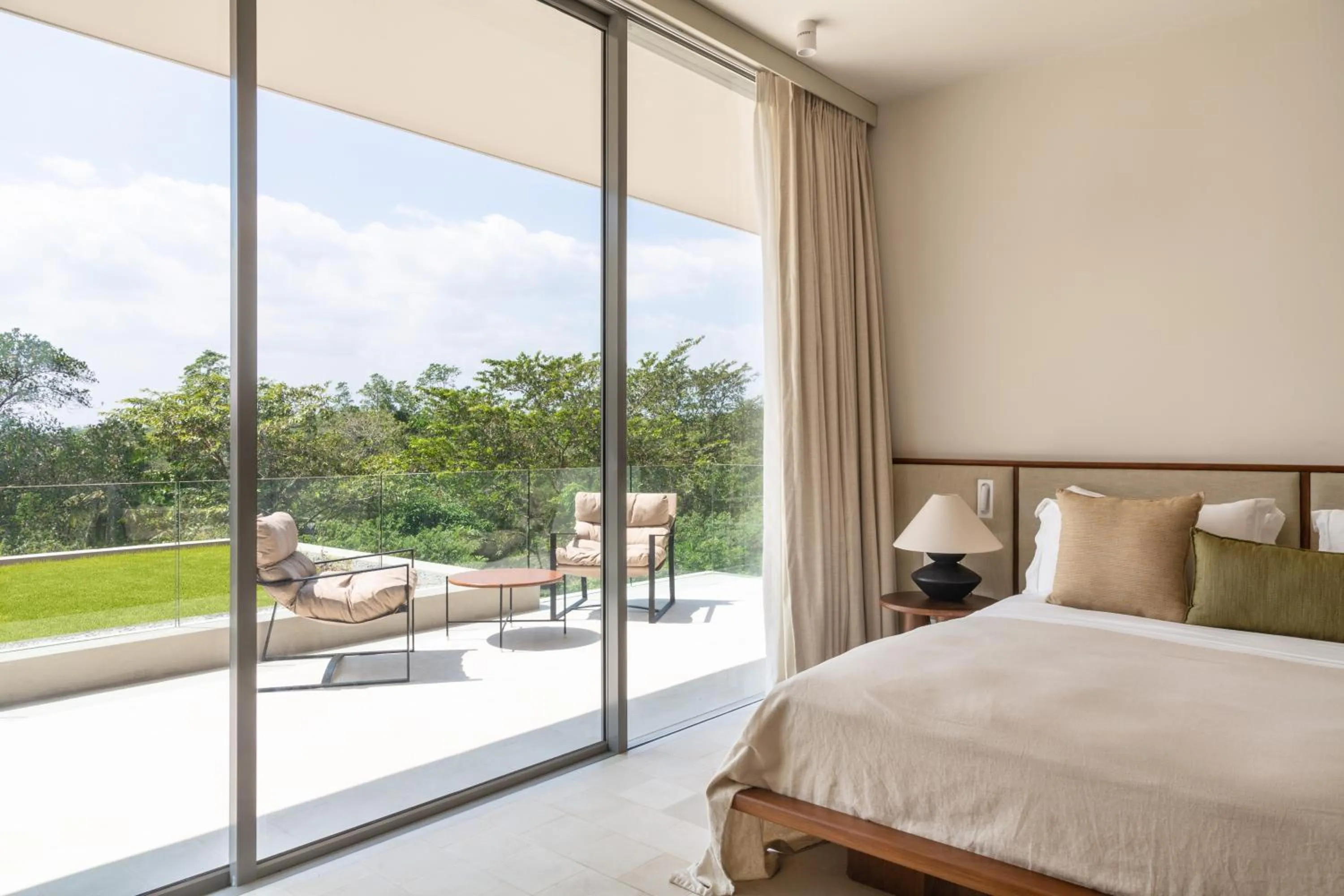 Bedroom, Bed in Tri Ahangama